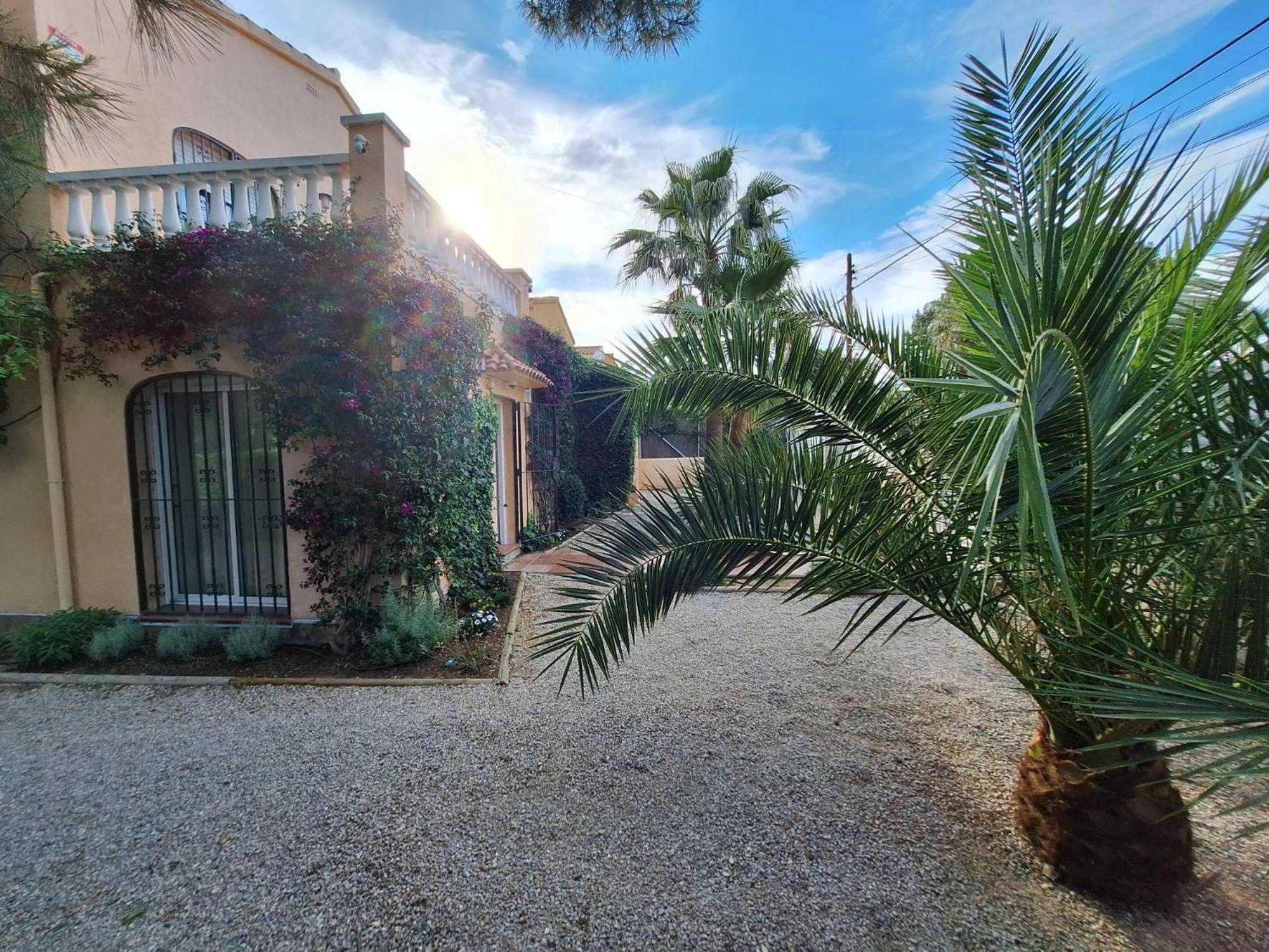 Ame447 Con Piscina Privada 9x5m Y Jardin Vallado *