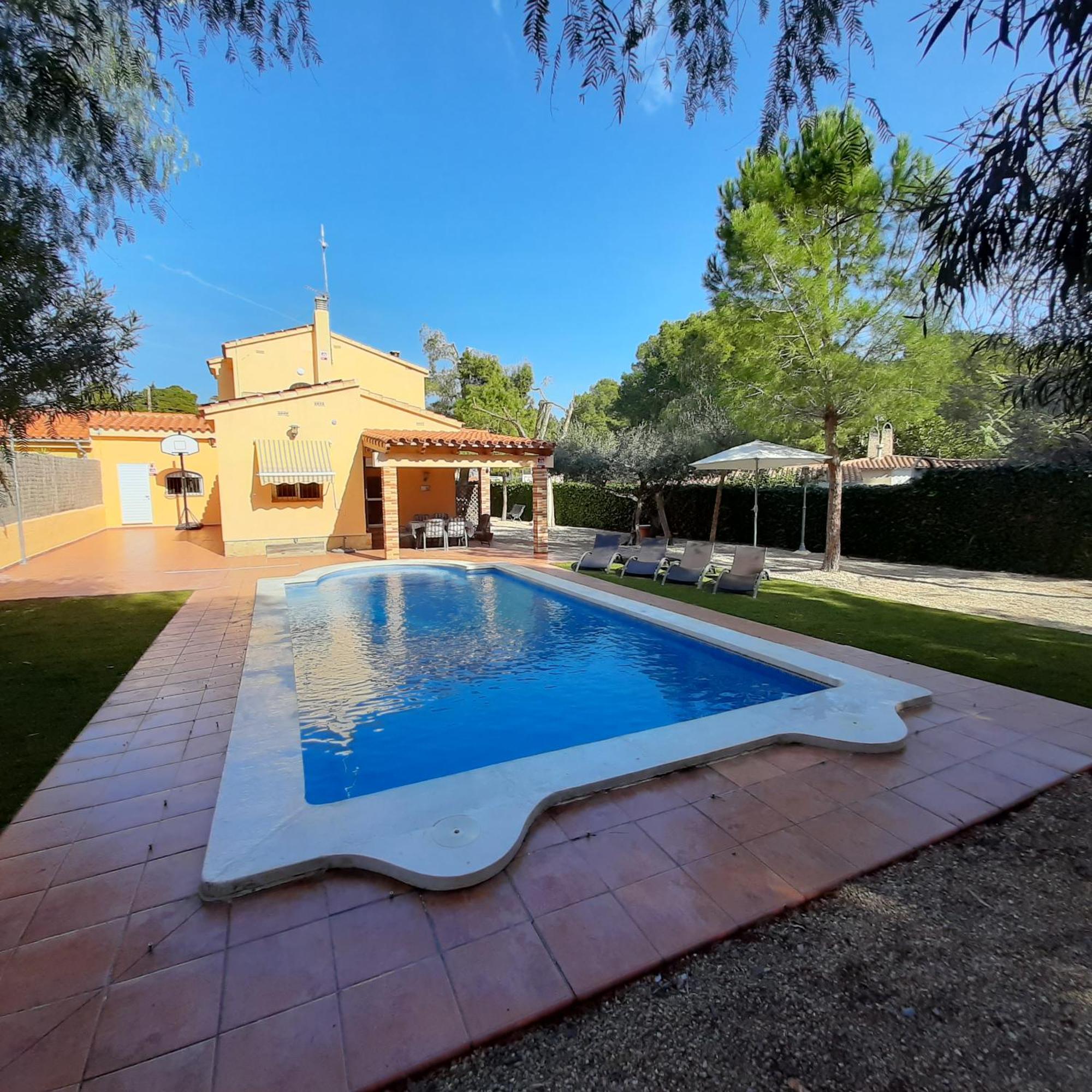 Ame447 Con Piscina Privada 9x5m Y Jardin Vallado Villa *