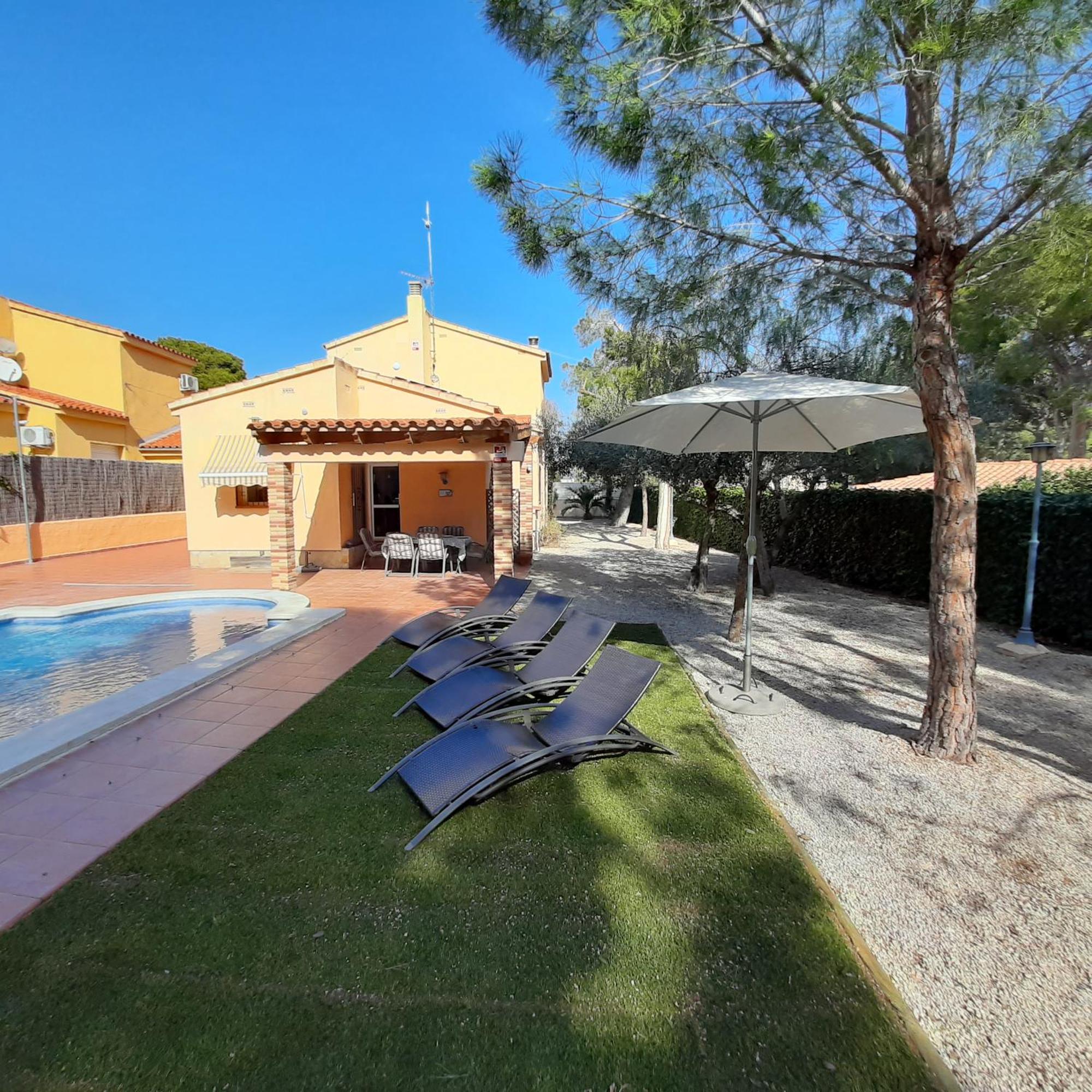 Villa Ame447 Con Piscina Privada 9x5m Y Jardin Vallado