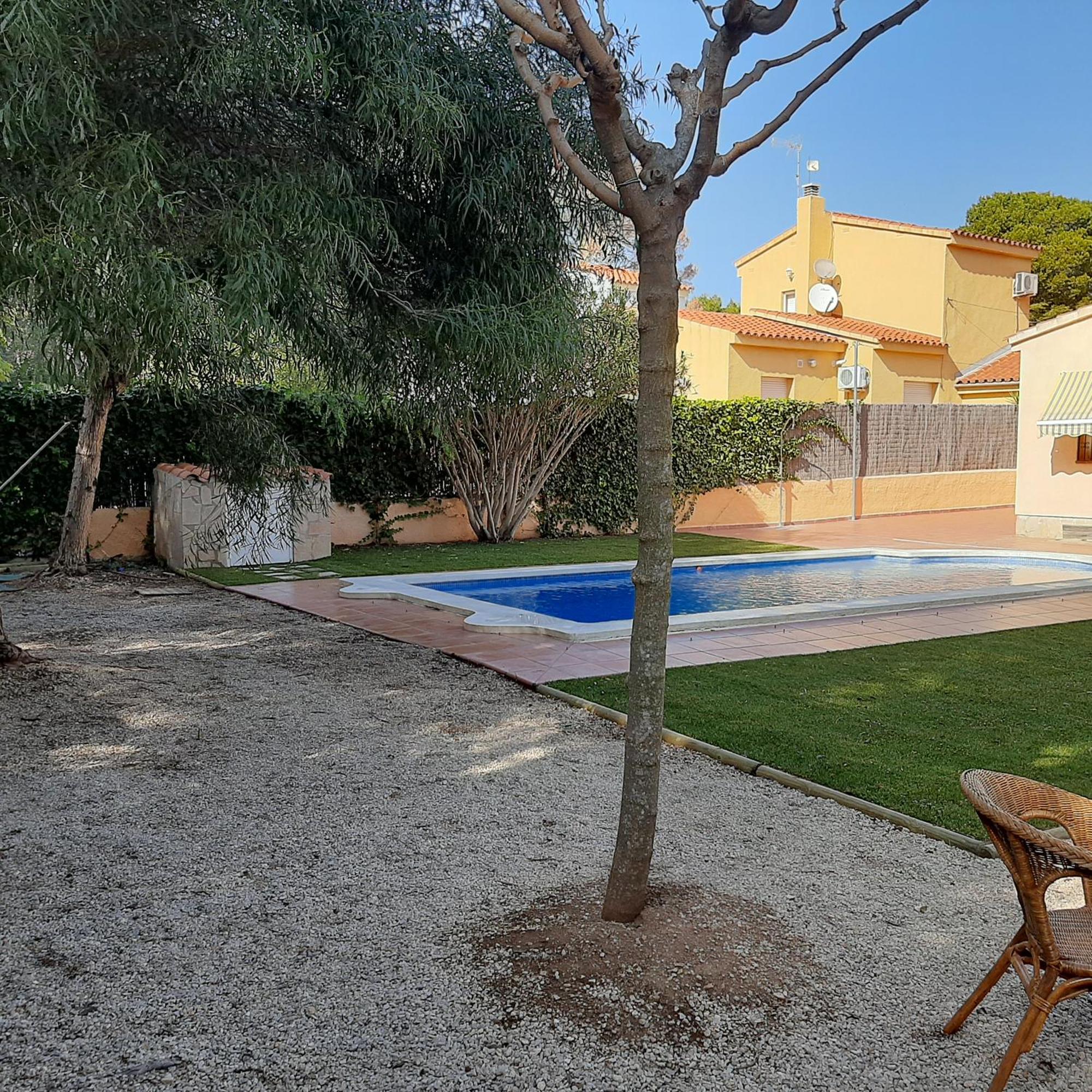 Ame447 Con Piscina Privada 9x5m Y Jardin Vallado *