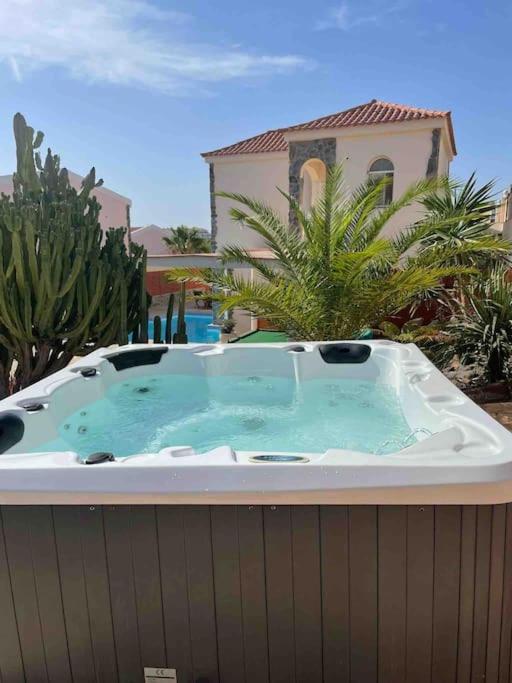 Casa Macken Con Piscina Climatizada Y Jacuzzi Holiday home San Bartolome de Tirajana (Gran Canaria)