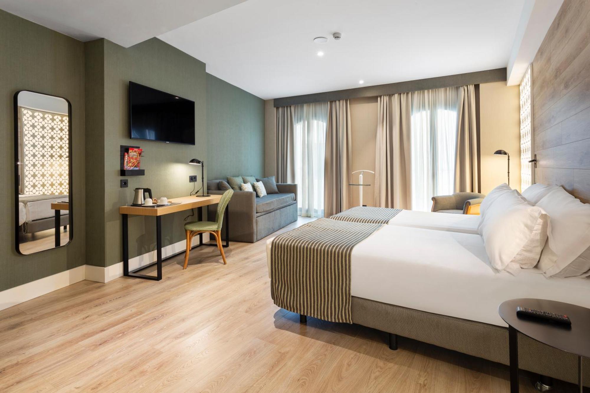 Catalonia Santa Justa Hotel 4*