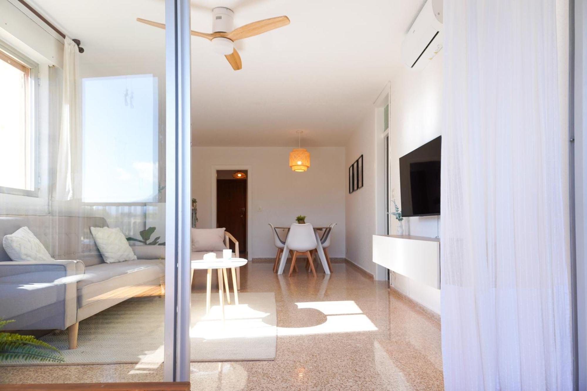 Apartamento Con Piscina En By Bebalmy