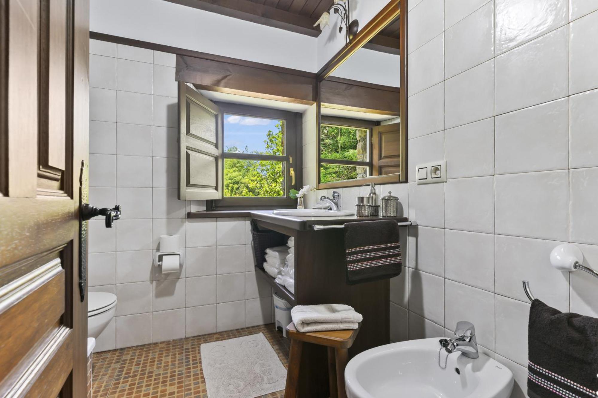 Casa De Aldea La Venta Probes Llanes