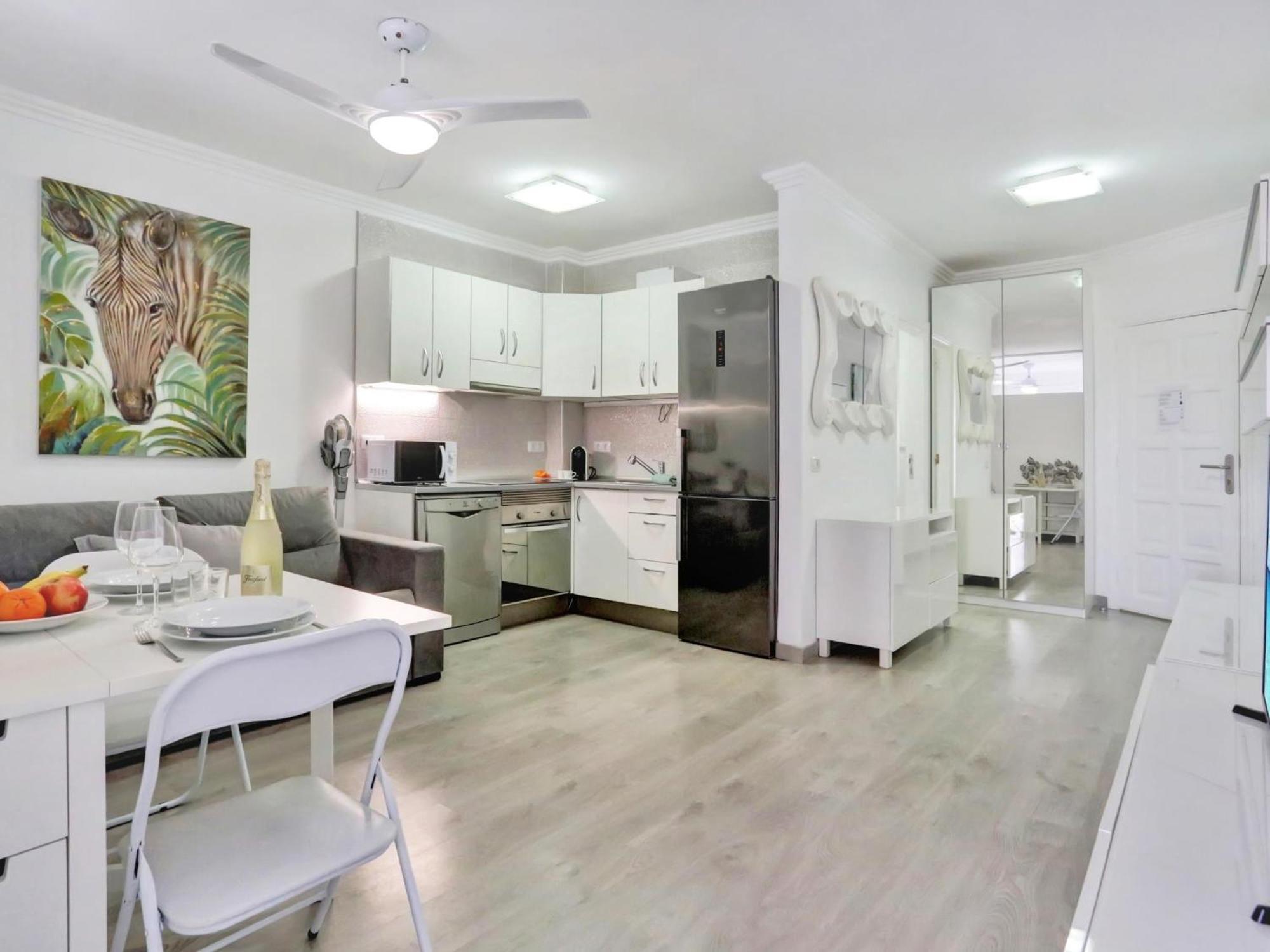 Apartment Little Gem, Panoramic Balcony, Con Air, Pool, Wifi *