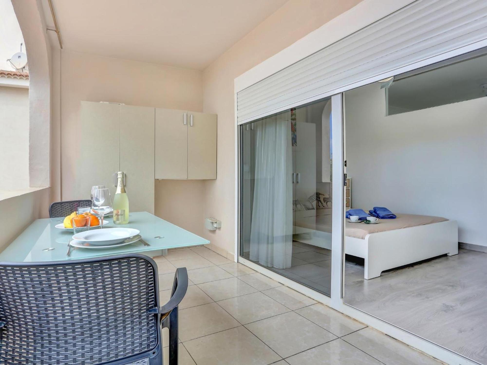 Apartment Little Gem, Panoramic Balcony, Con Air, Pool, Wifi