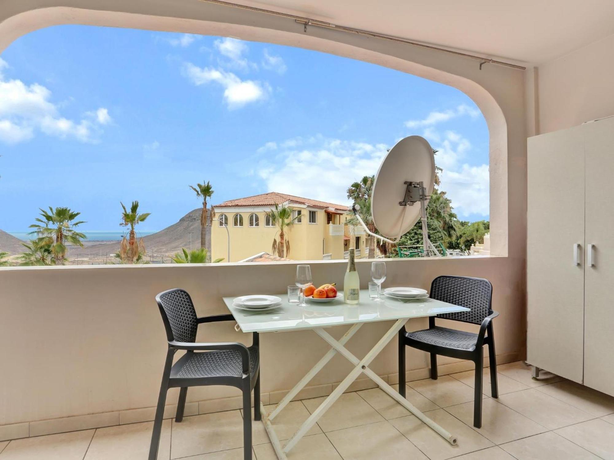 Little Gem, Panoramic Balcony, Con Air, Pool, Wifi Apartment