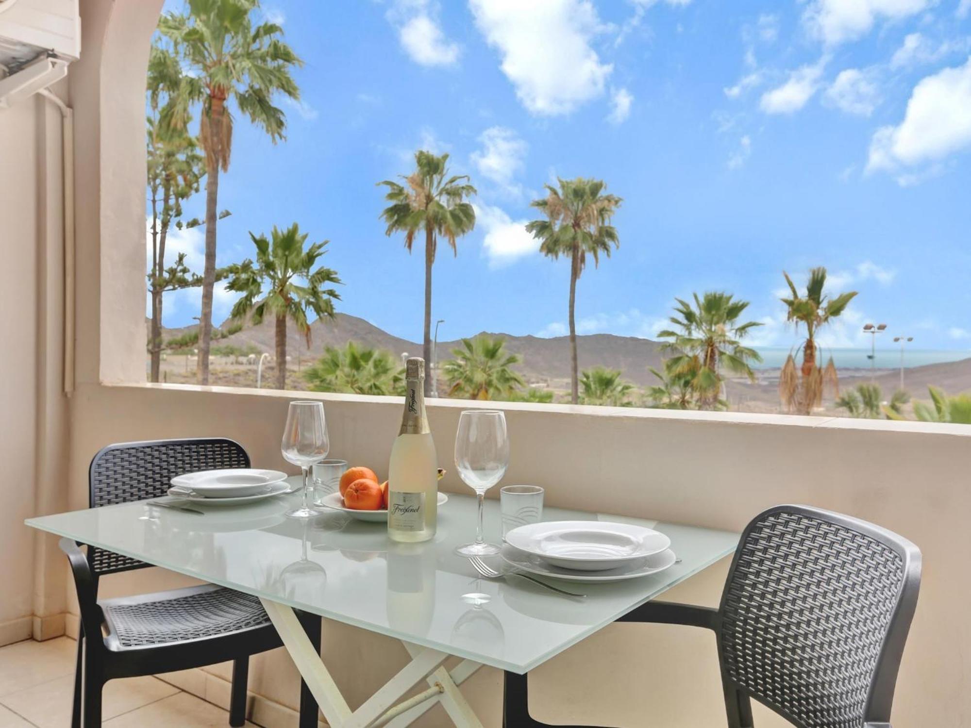 Little Gem, Panoramic Balcony, Con Air, Pool, Wifi *