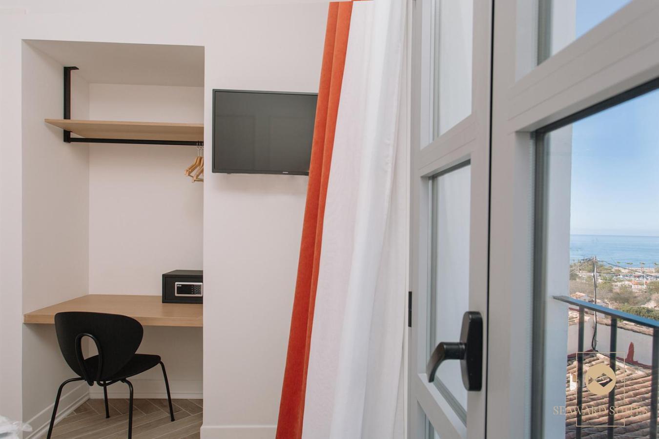 Aparthotel Castelar Palace & By Seaward Suites