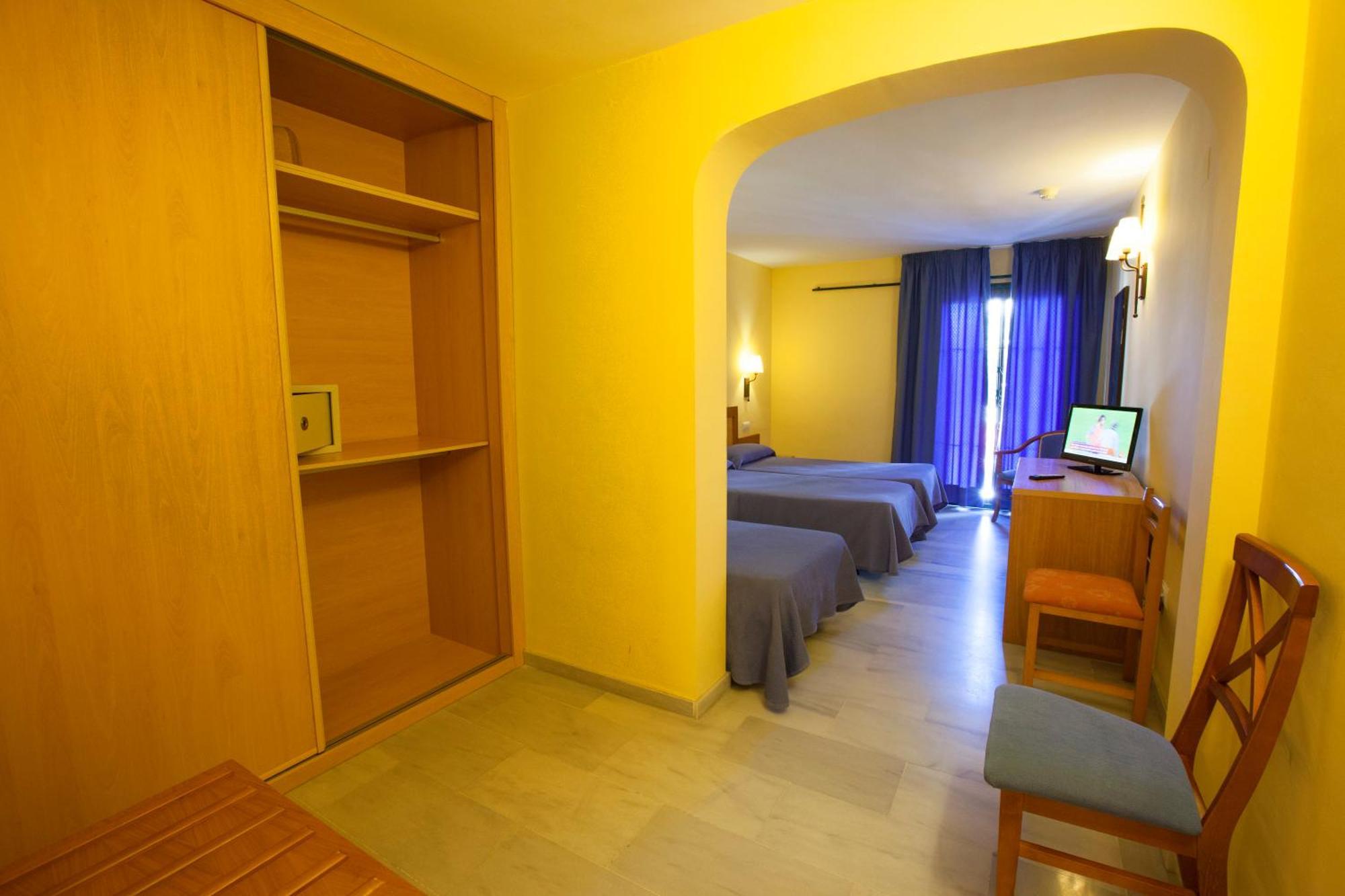 Carmen By Bossh Hotel 2*