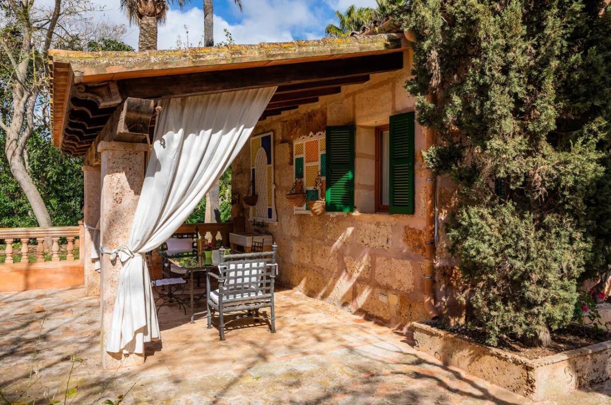 Es Revellar Art - Adults Only Farm stay *