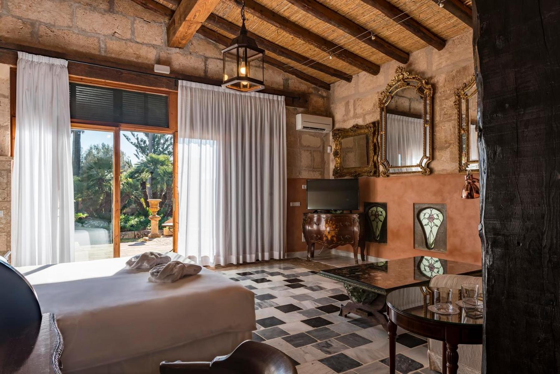 Es Revellar Art - Adults Only Farm stay *