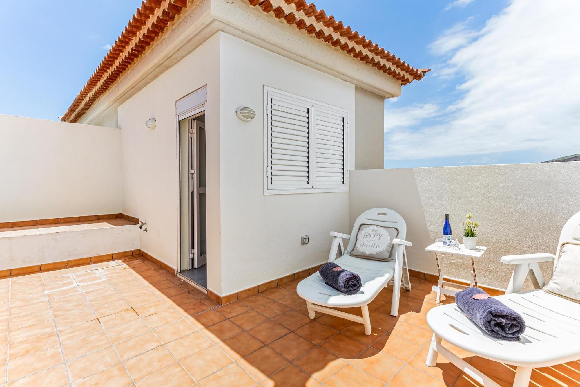 Apartment Roof Terrace, Pool Near