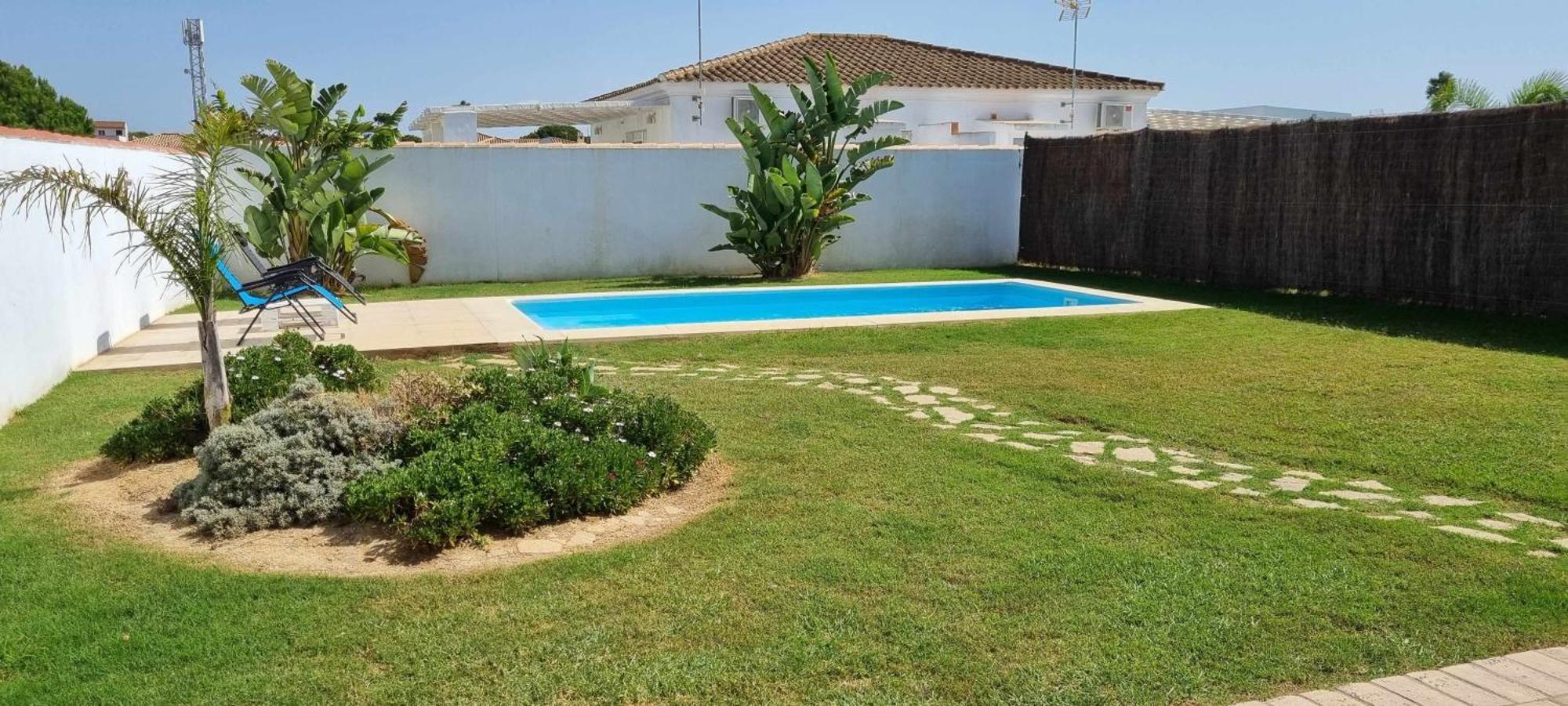 Casitas De La Barrosa Con Jardin Y Piscina Holiday home *