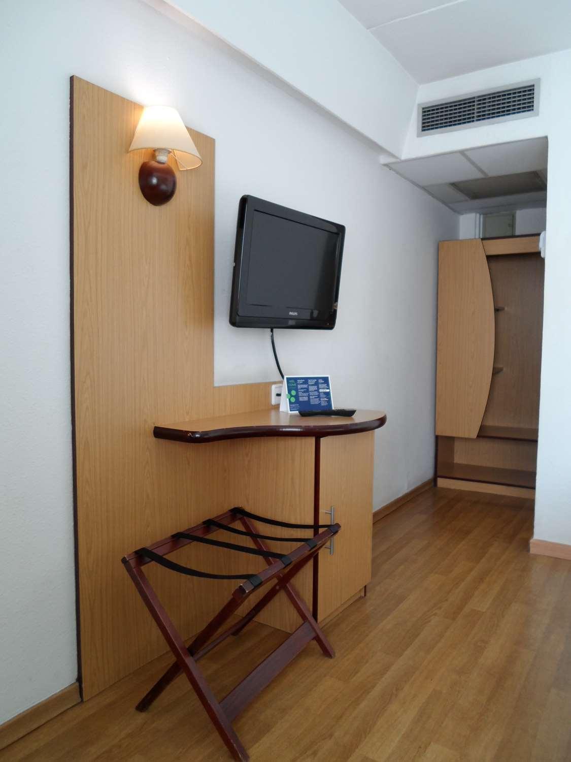 Travelodge Barcelona Del Valles 3*