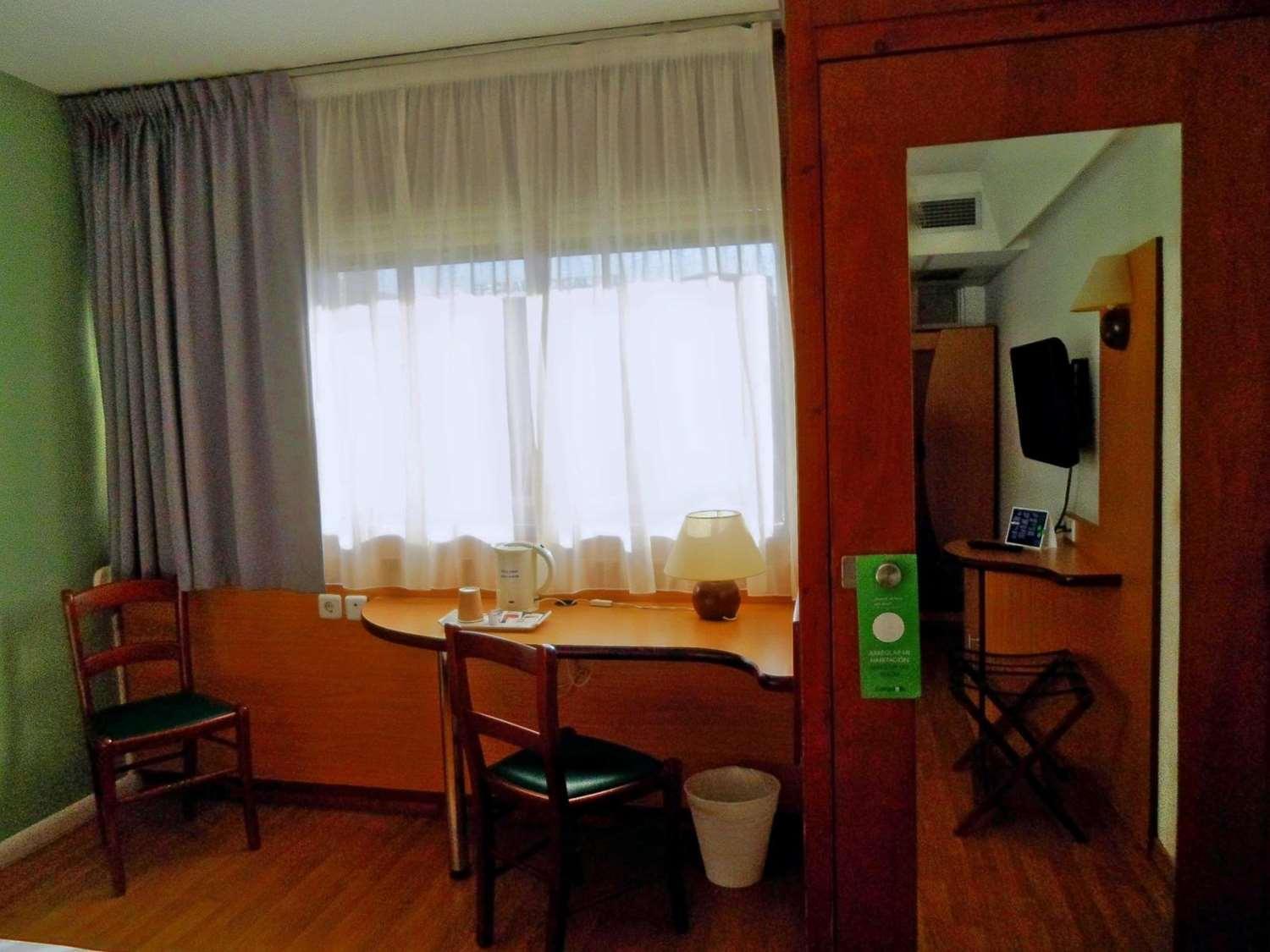 Travelodge Barcelona Del Valles 3*