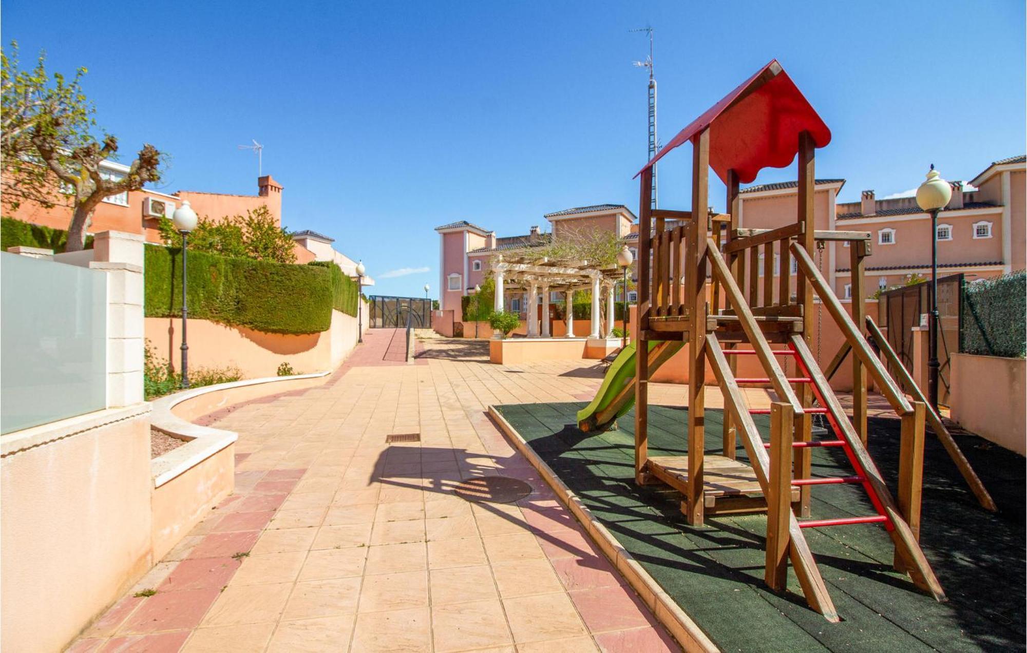 Lovely With Swimming Pool Сasa de vacaciones *