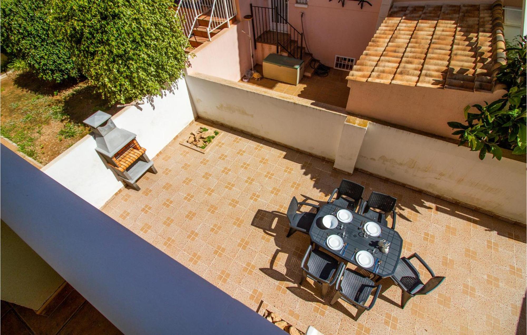 Сasa de vacaciones Lovely With Swimming Pool