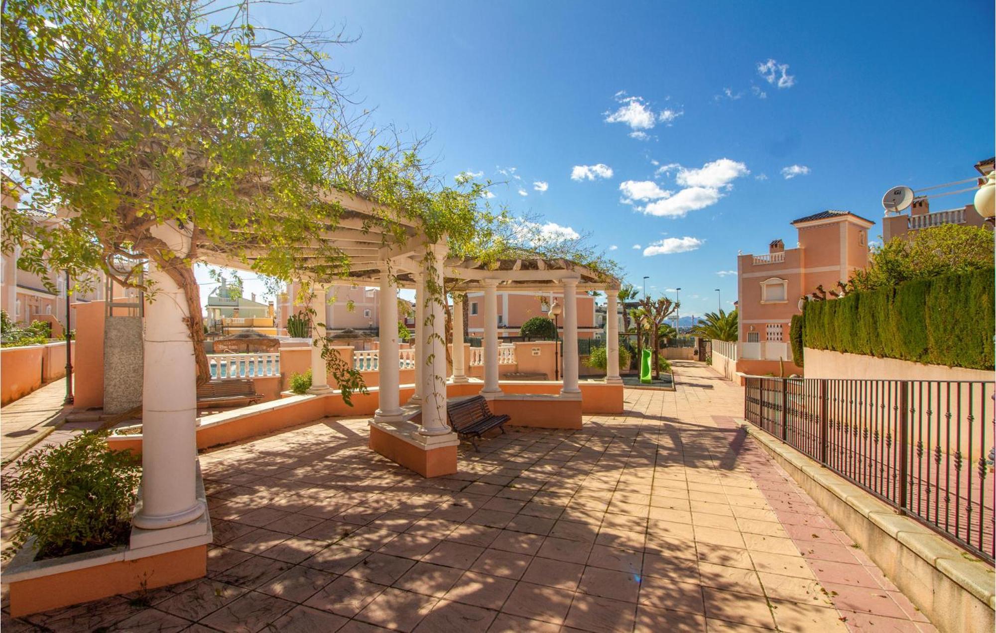 Lovely With Swimming Pool Сasa de vacaciones Santa Pola