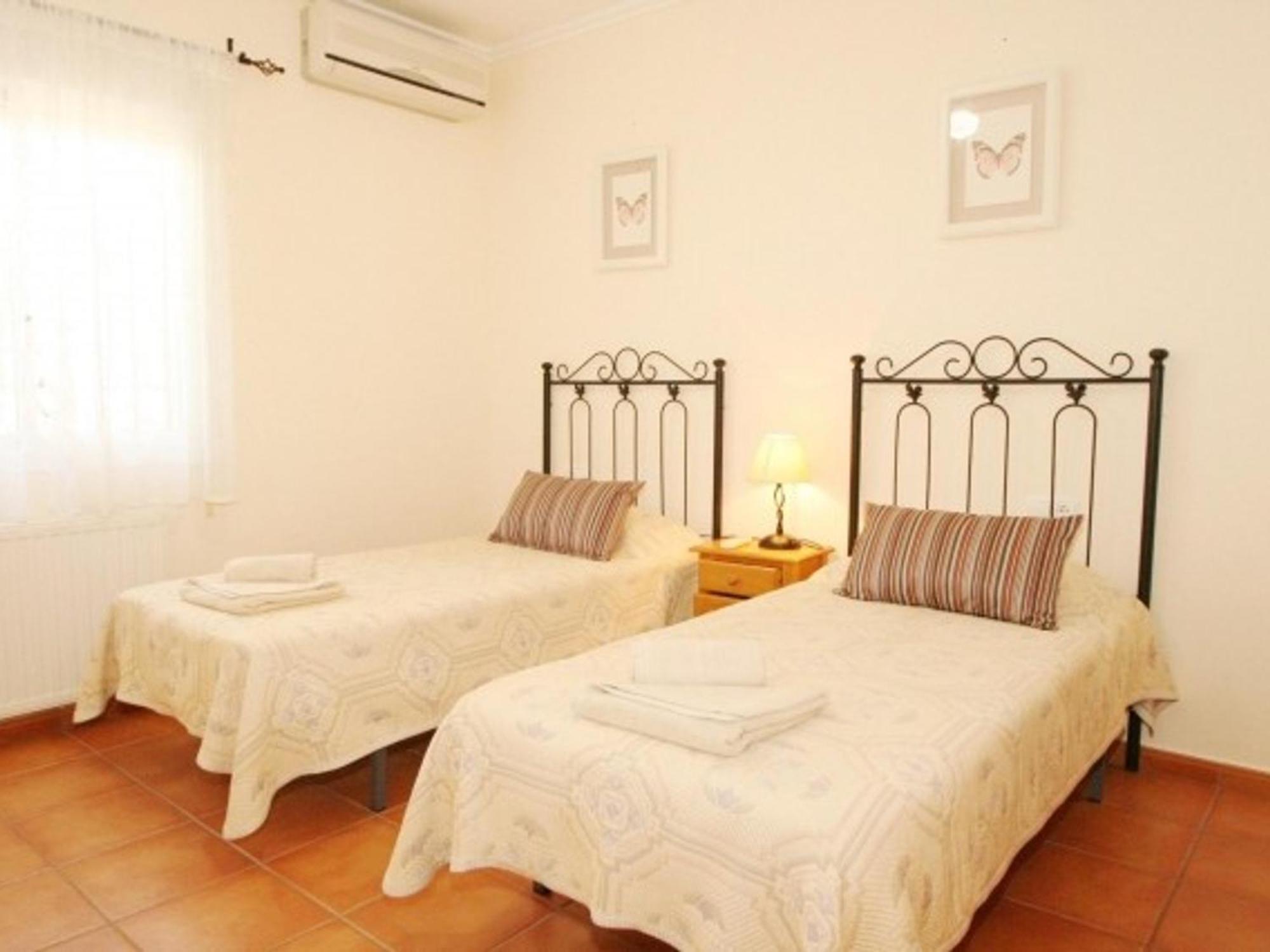 Villa Encantadora En Orba Con Piscina Privada Y Aire Acondicionado 6 Personas - Hisp-10-3 *
