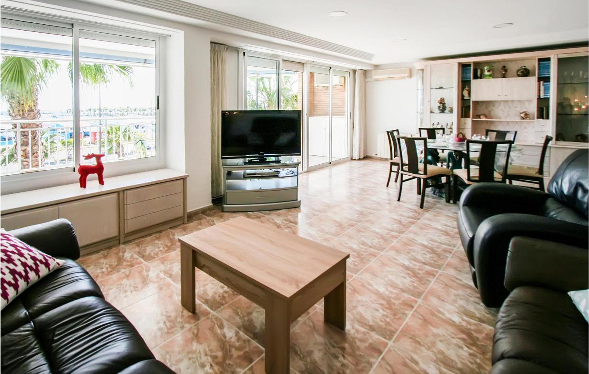 Apartment 4 Bedroom Gorgeous In