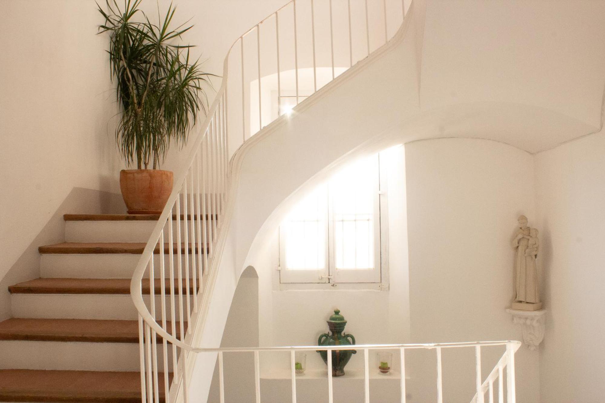 Rovira - Stunning Neoclassical Mansion, Just 20 Min Drive From Barcelona Center, Ideal For Groups And Families Alella