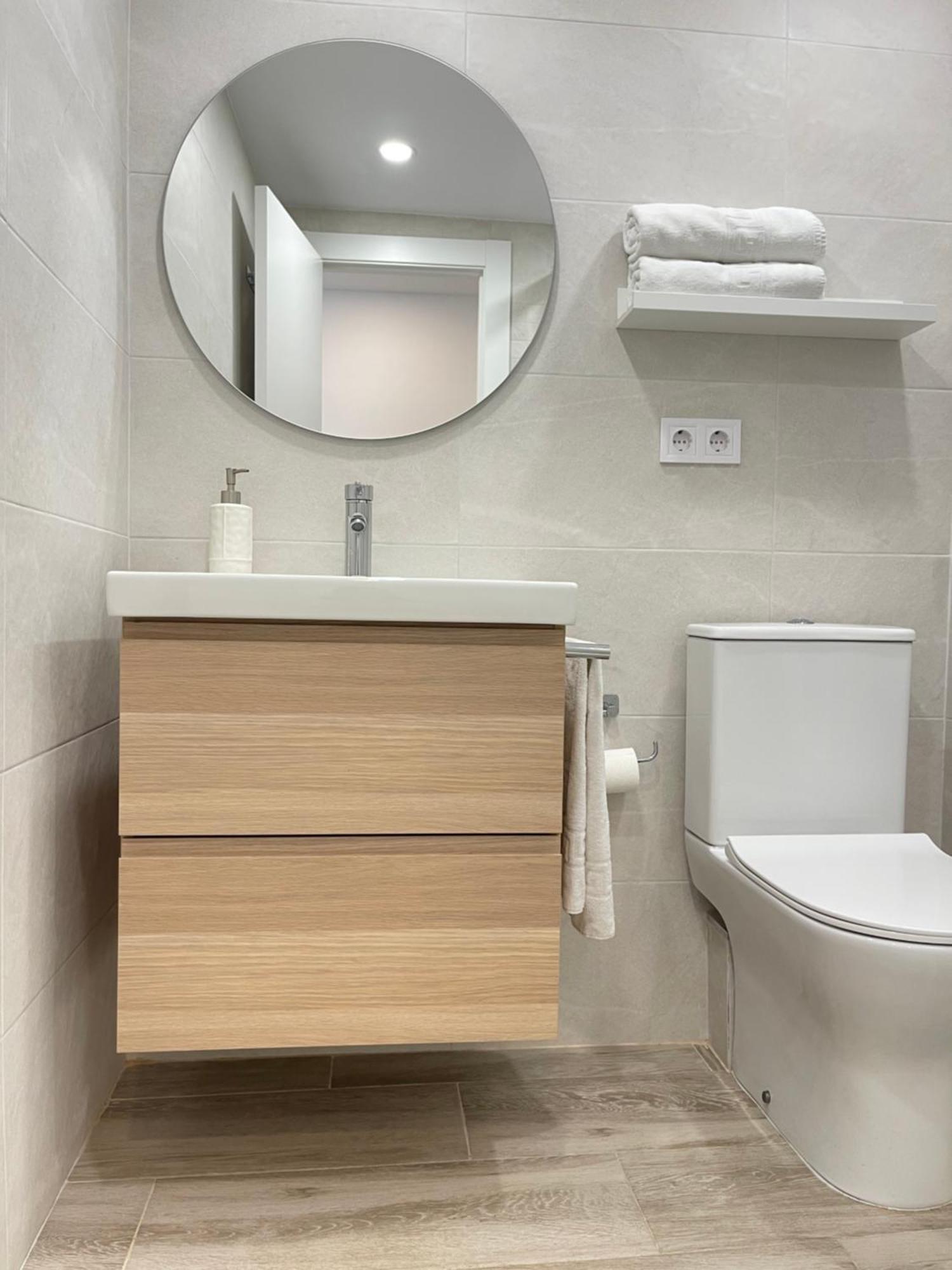 Apartamento Nuevo, Con Vistas Laterales Al Mar Y A 60 Metros De La Playa *