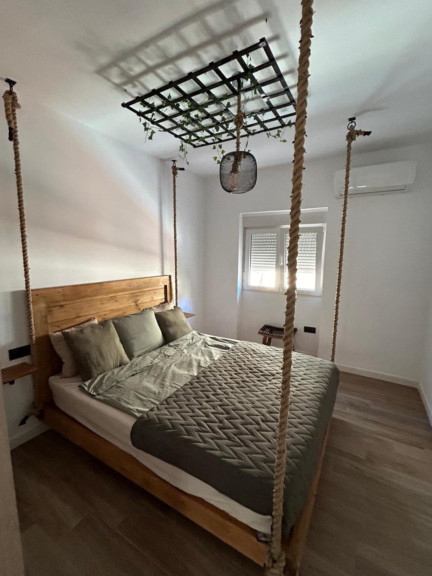 Urban Terrace Retreat Apartment *