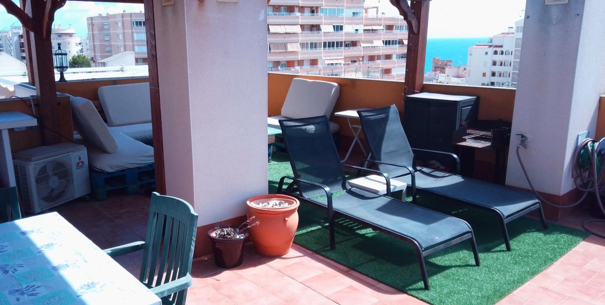 Con Piscina Y Gran Terraza En *