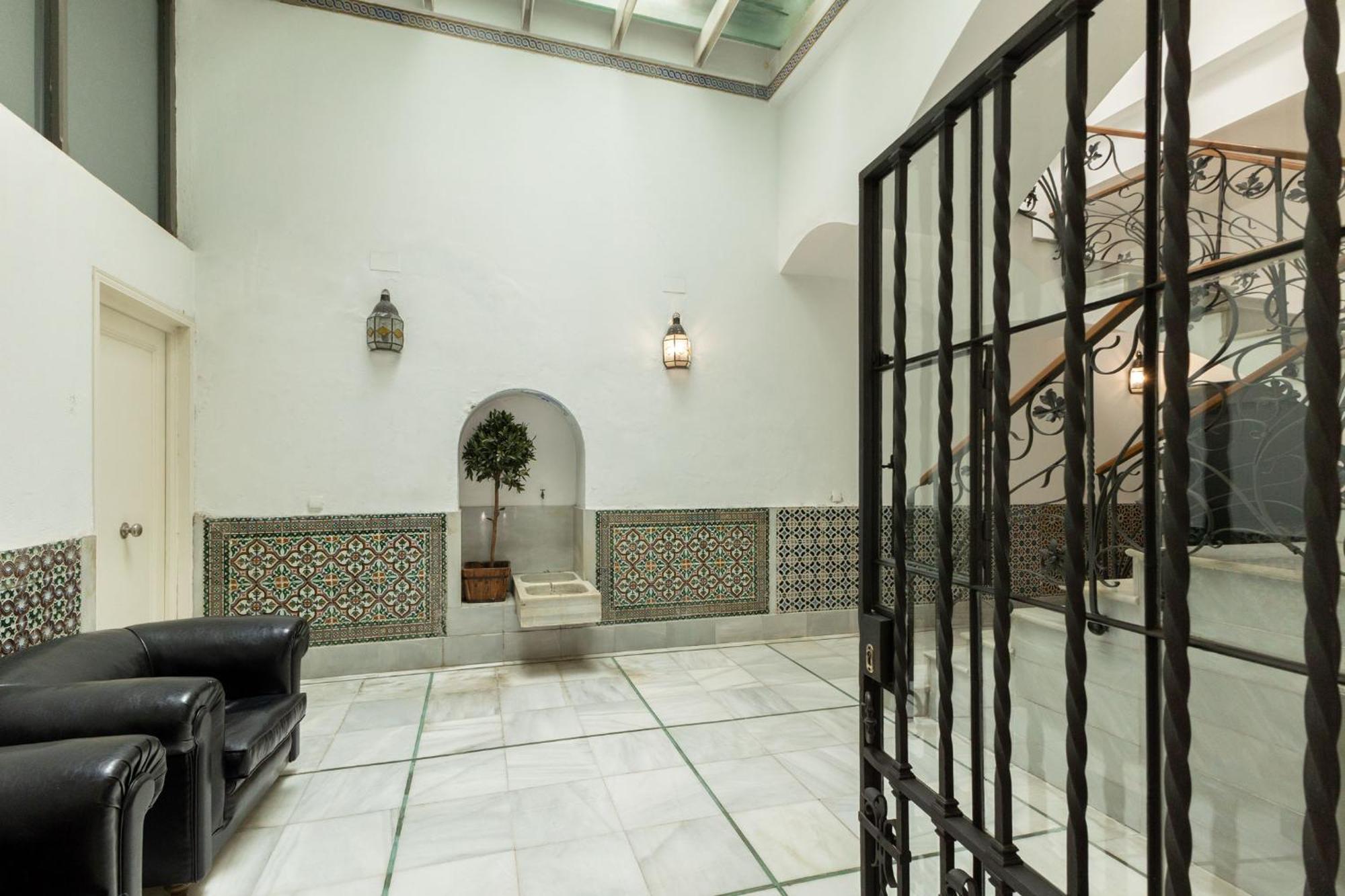 Charming 2 Bedroom Boutique Triplex With Private Terrace At Center By Cityzen Apartment *
