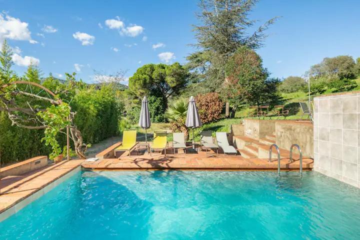 Rovira - Stunning Neoclassical Mansion, Just 20 Min Drive From Barcelona Center, Ideal For Groups And Families