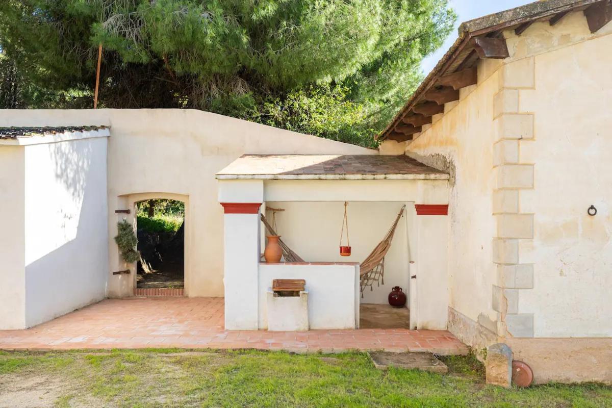 Rovira - Stunning Neoclassical Mansion, Just 20 Min Drive From Barcelona Center, Ideal For Groups And Families Alella