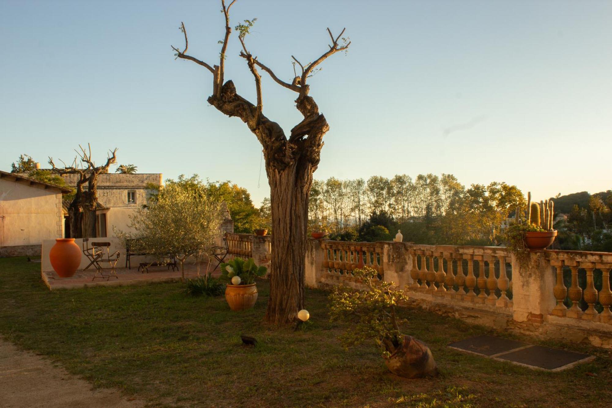 Casa rural Rovira - Stunning Neoclassical Mansion, Just 20 Min Drive From Barcelona Center, Ideal For Groups And Families