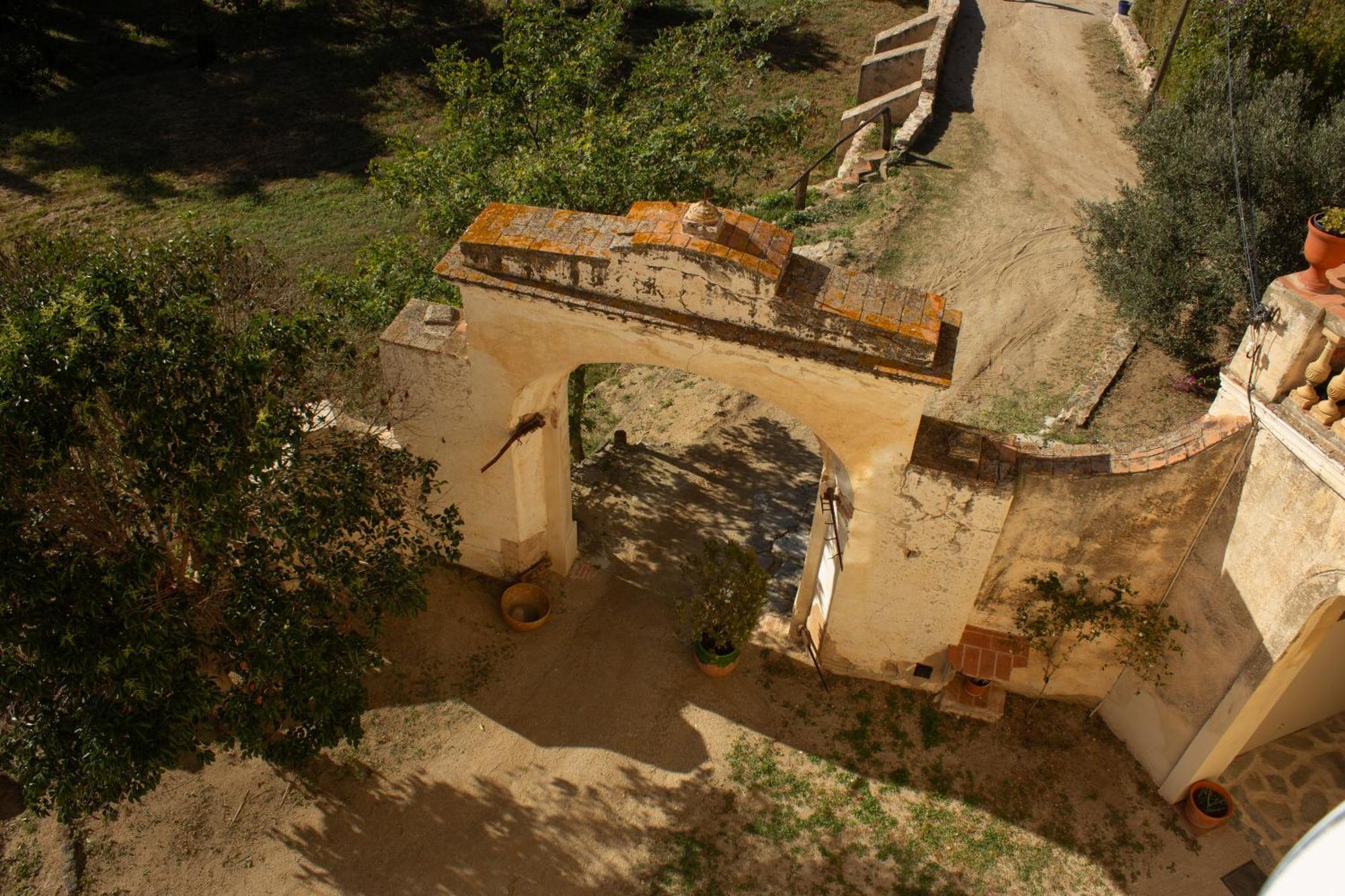 Rovira - Stunning Neoclassical Mansion, Just 20 Min Drive From Barcelona Center, Ideal For Groups And Families Casa rural Alella