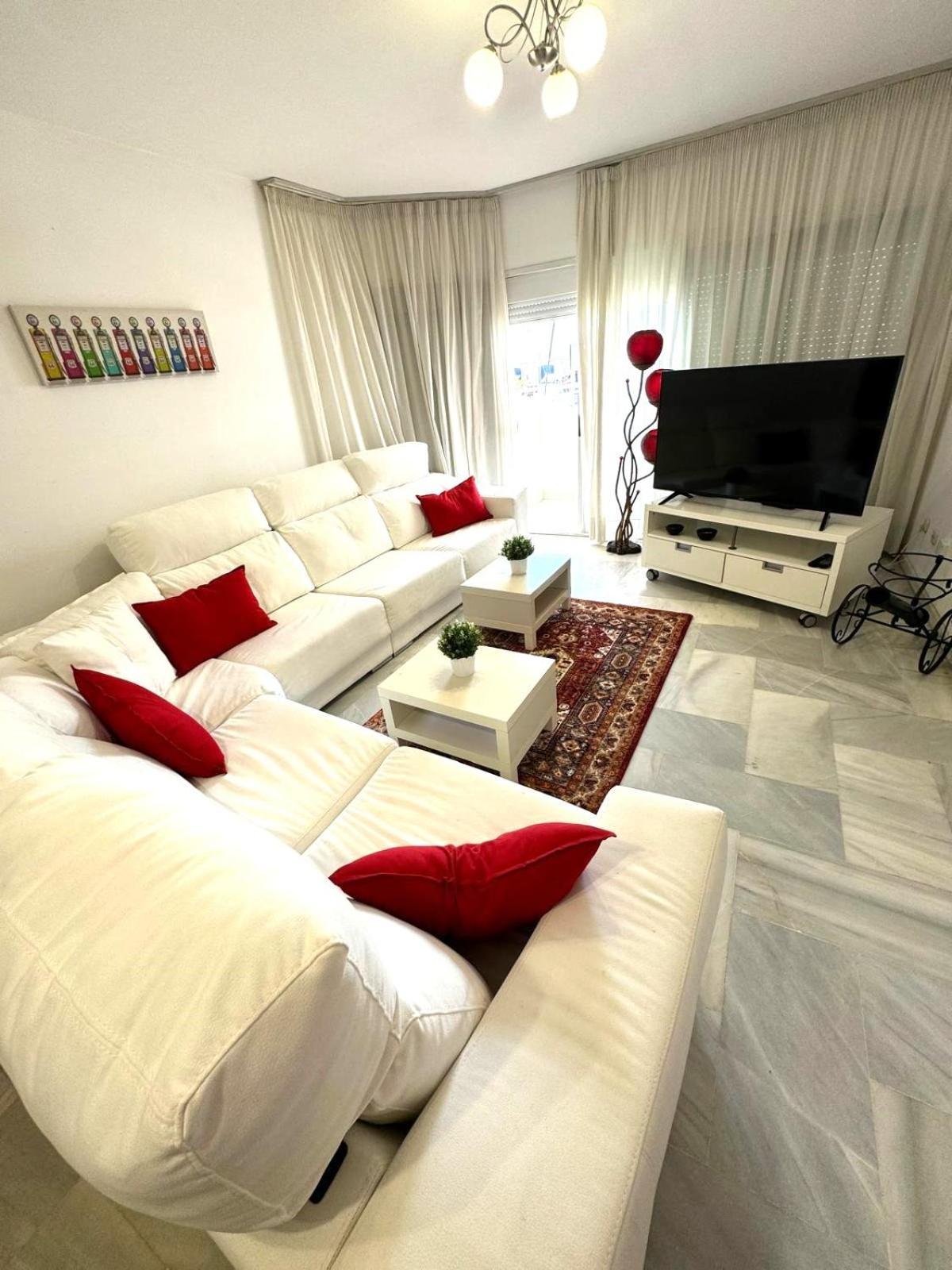 Frontline Marina Sea & Beach Views Apartamento Benalmádena