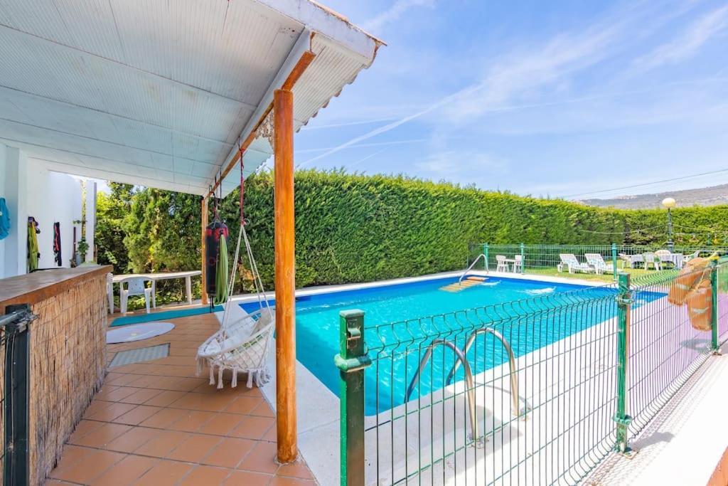 Con Piscina Privada En Bolonia Holiday home