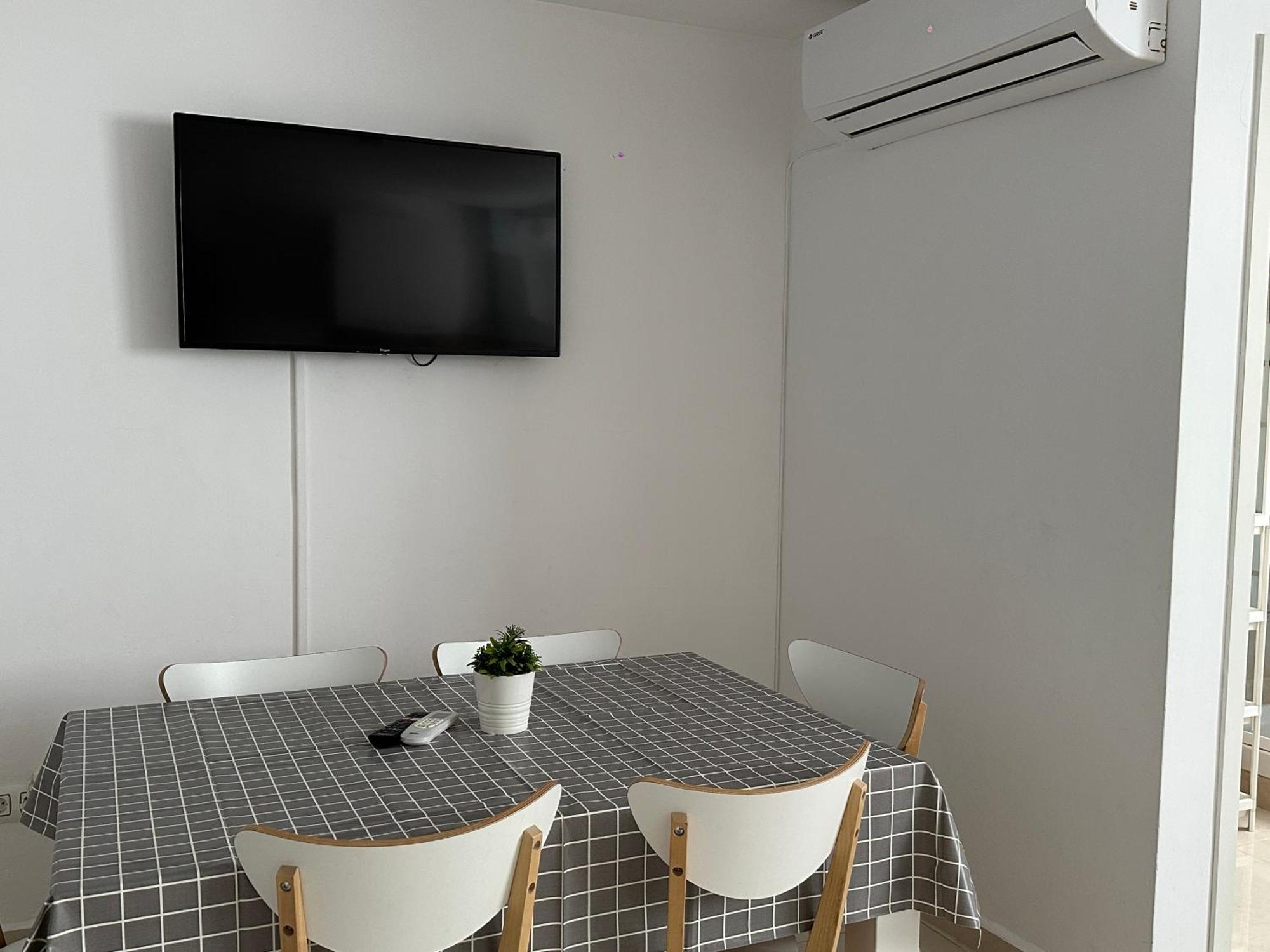Modern And Bright 5 Bedroom Del Prado *