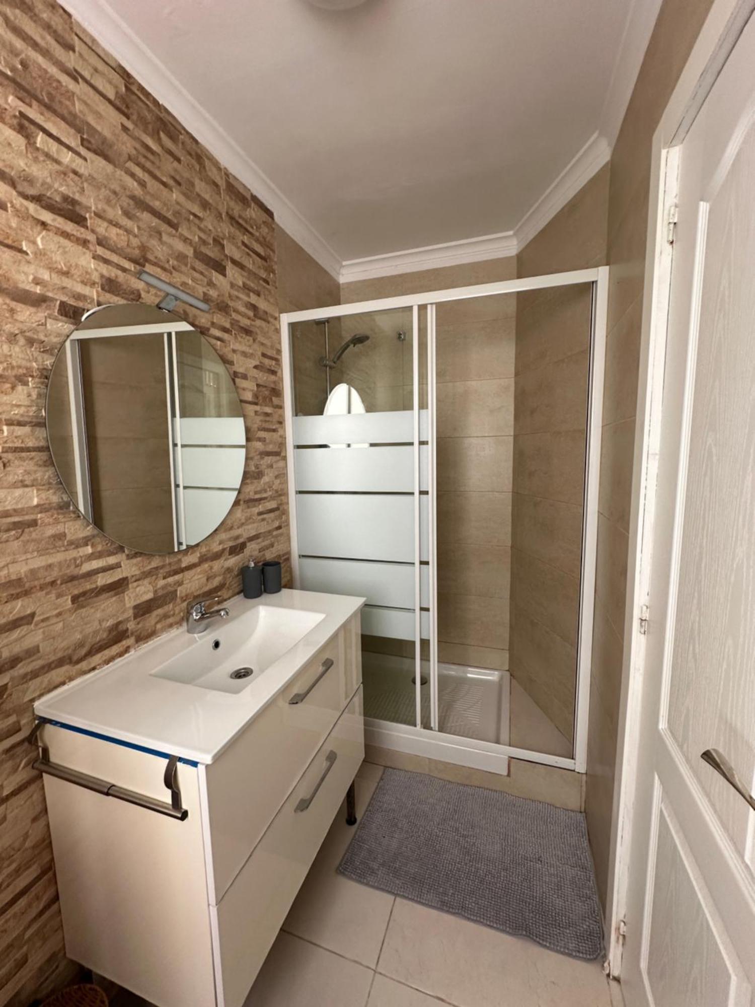 Modern And Bright 5 Bedroom Del Prado
