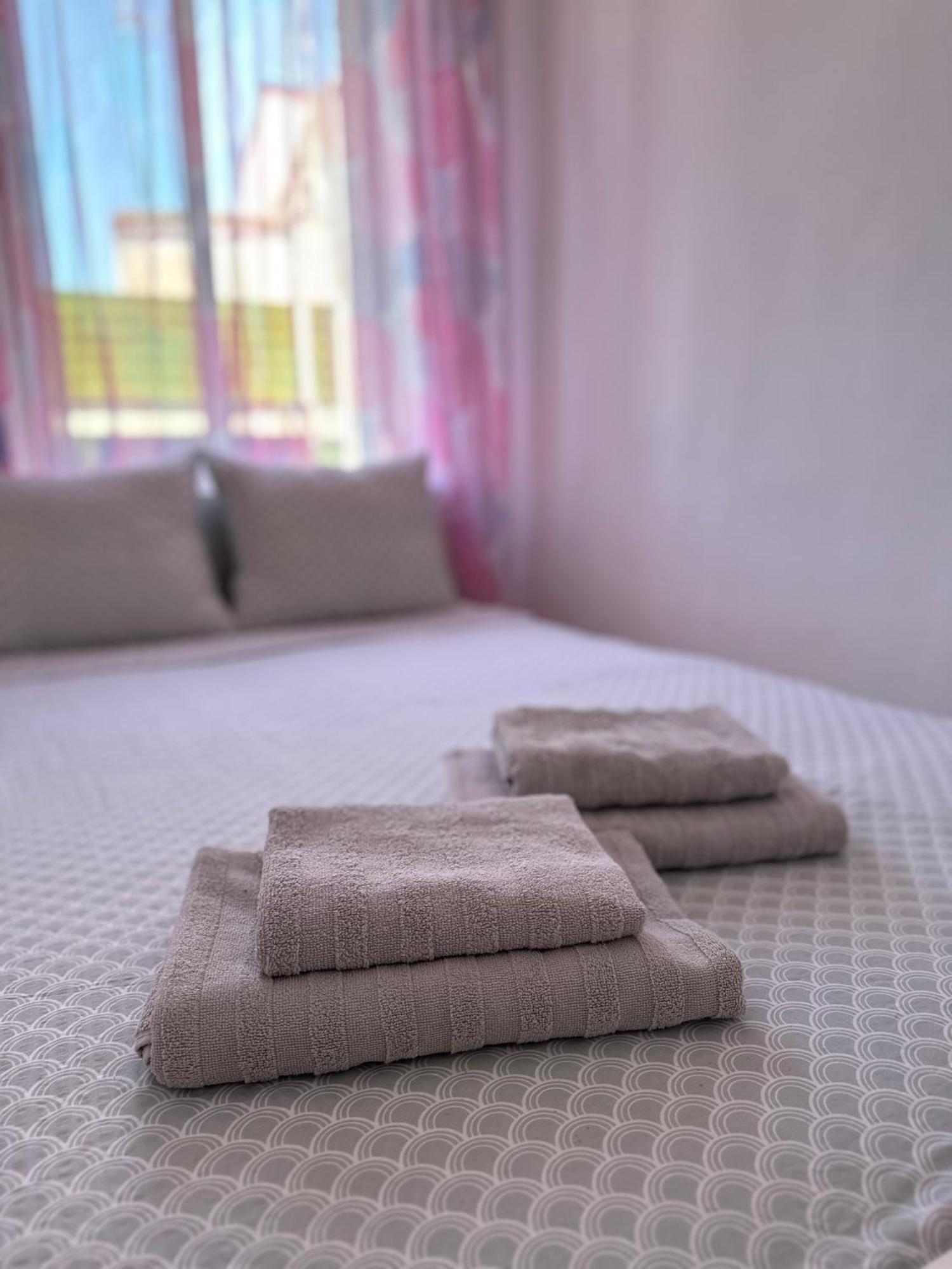 Modern And Bright 5 Bedroom Del Prado Apartamento