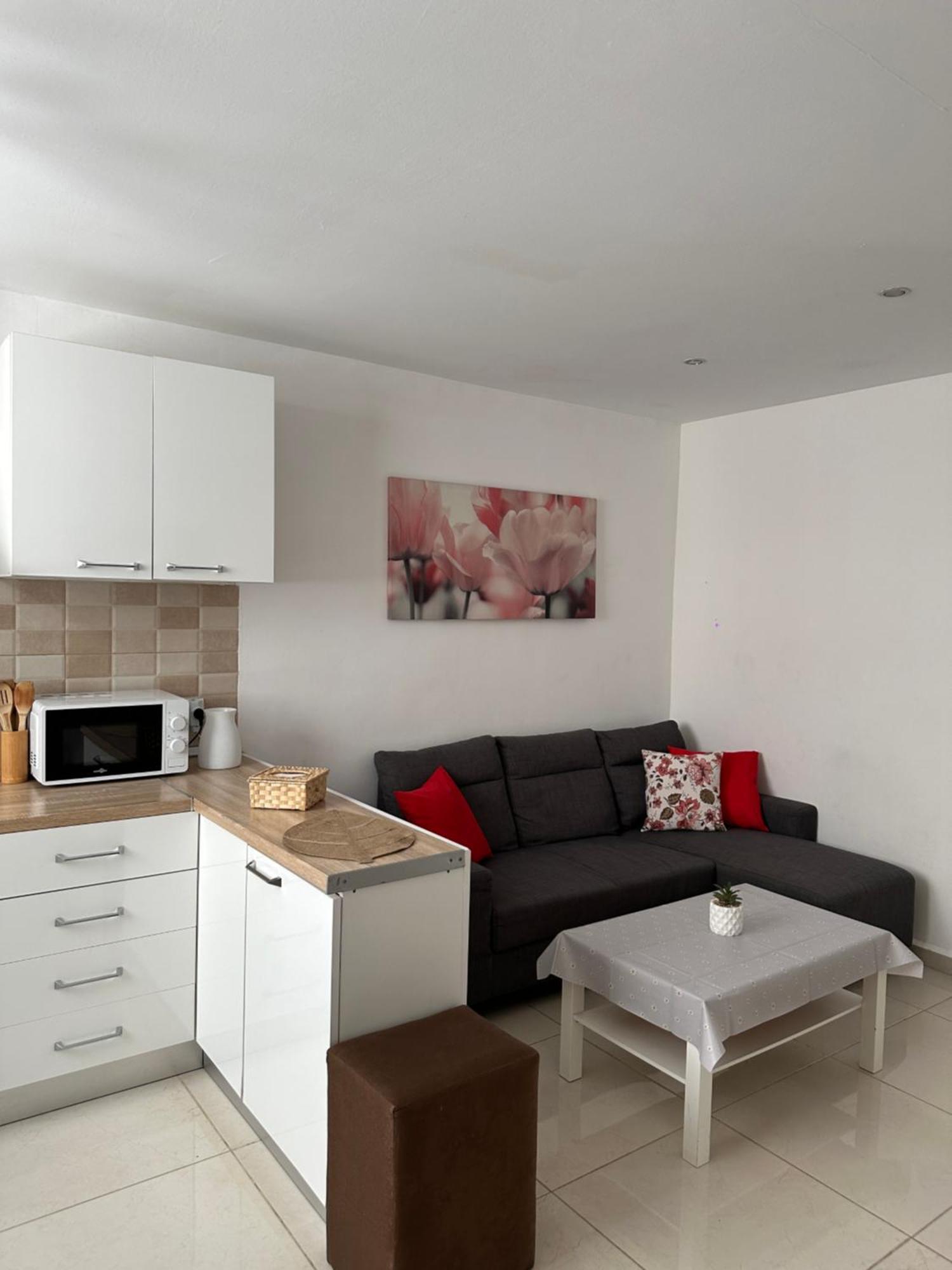 Modern And Bright 5 Bedroom Del Prado *