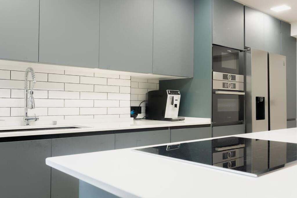 Modern & Cozy Flat With Tennis Court Apartment *