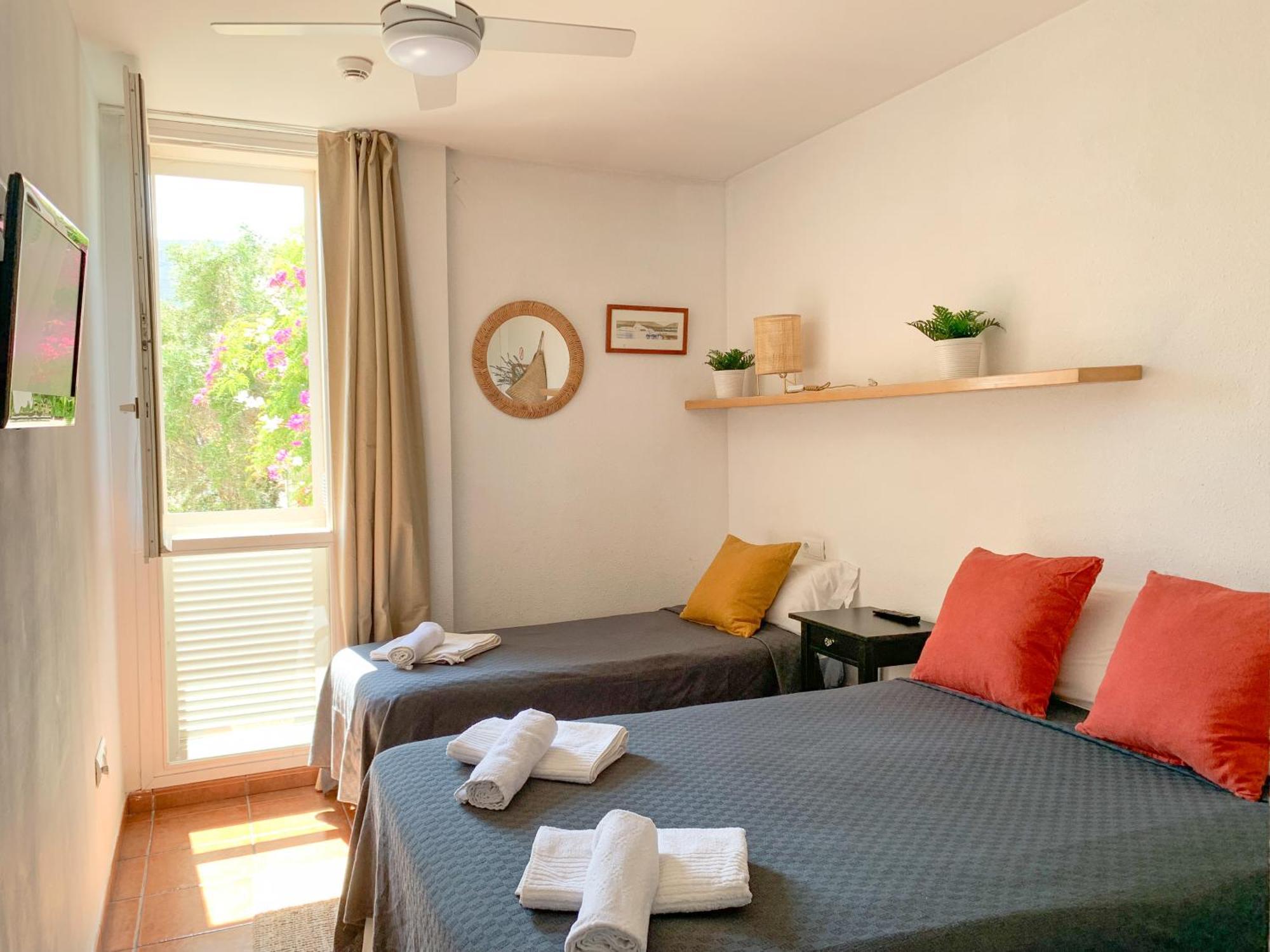 Centrica Con Aire Acondicionado Bano Privado Nevera Habitación en casa particular *