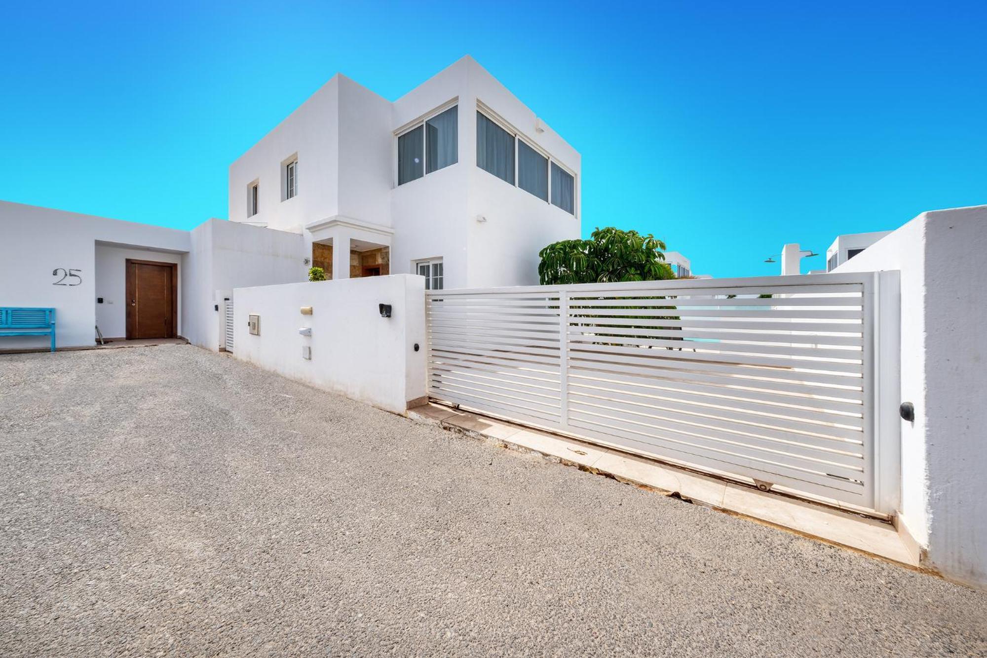 Lanzarote 2-private Pool, Bbq, Air-con * Playa Blanca (Lanzarote)