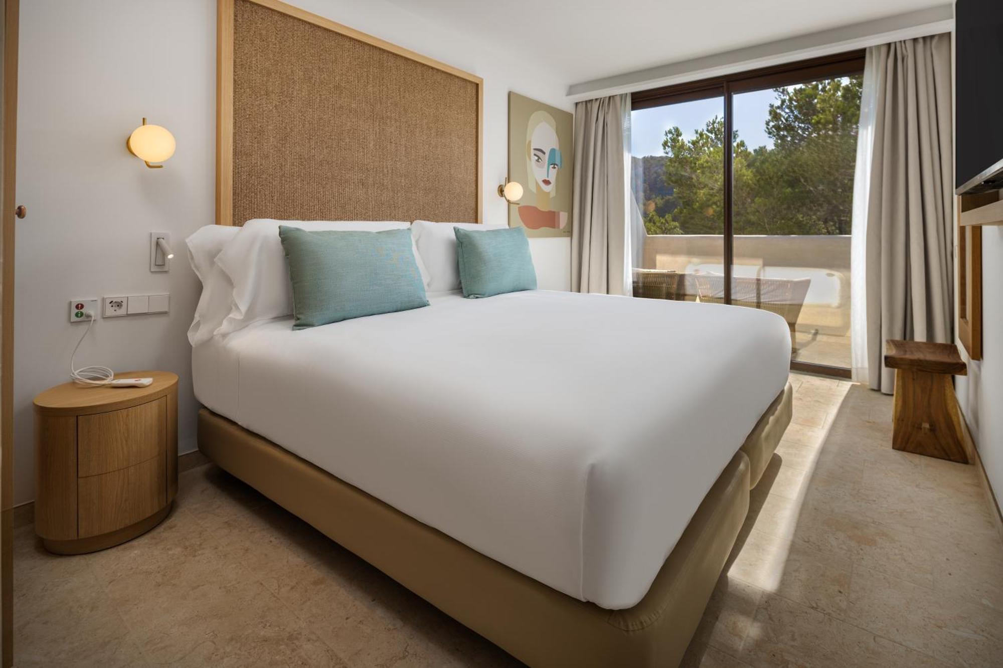 Cala San Miguel Ibiza, Curio Collection By Hilton, Adults Only 5*