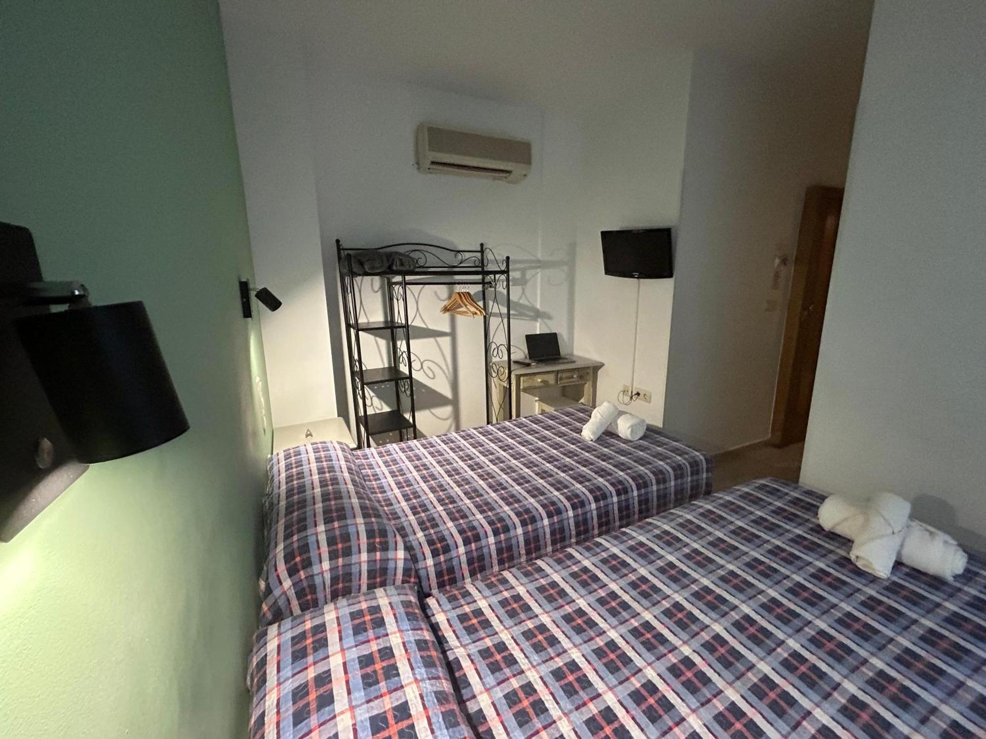 Guest house Hostal El Olivo 3*