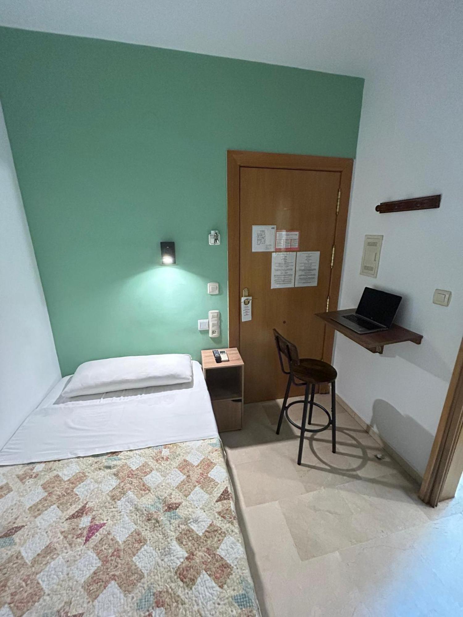 Hostal El Olivo 3*