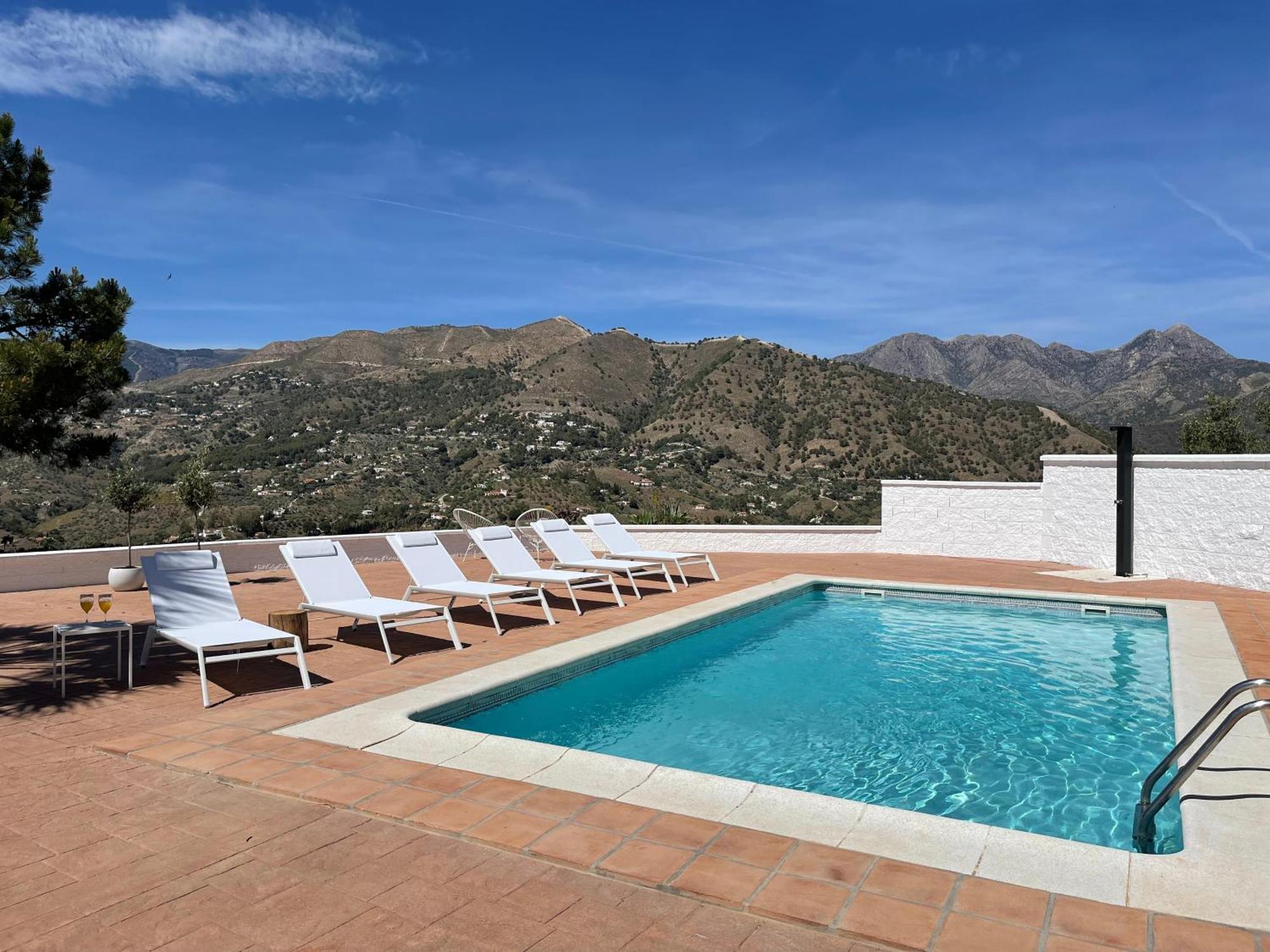 Luxury - Breathtaking Views - Hot Tub - 15' To *