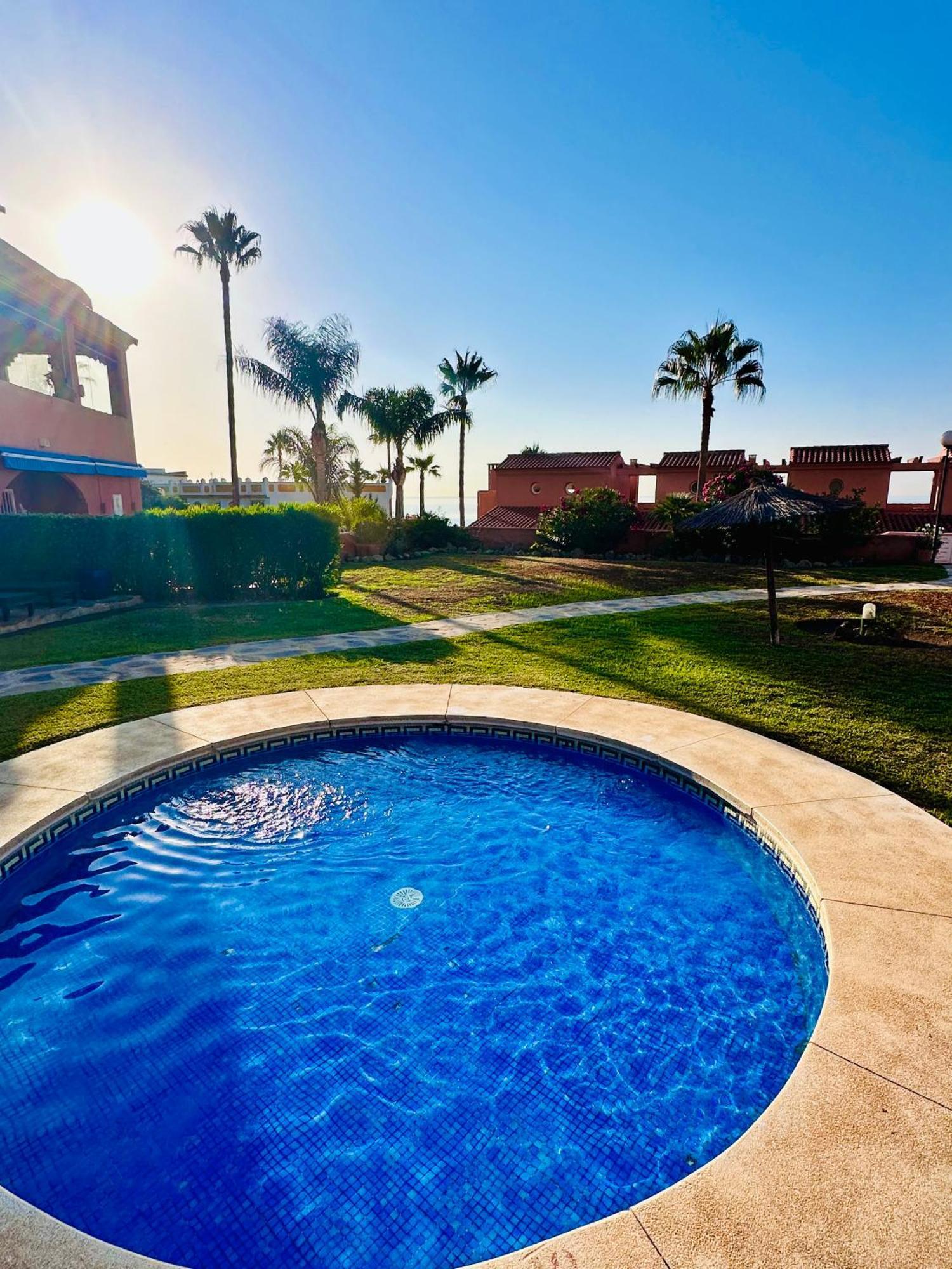 Apartamento No1 - Beachfront Estepona, Close To Port, 2 Bedroom, 2 Bathroom, Sleeps 5 Estepona