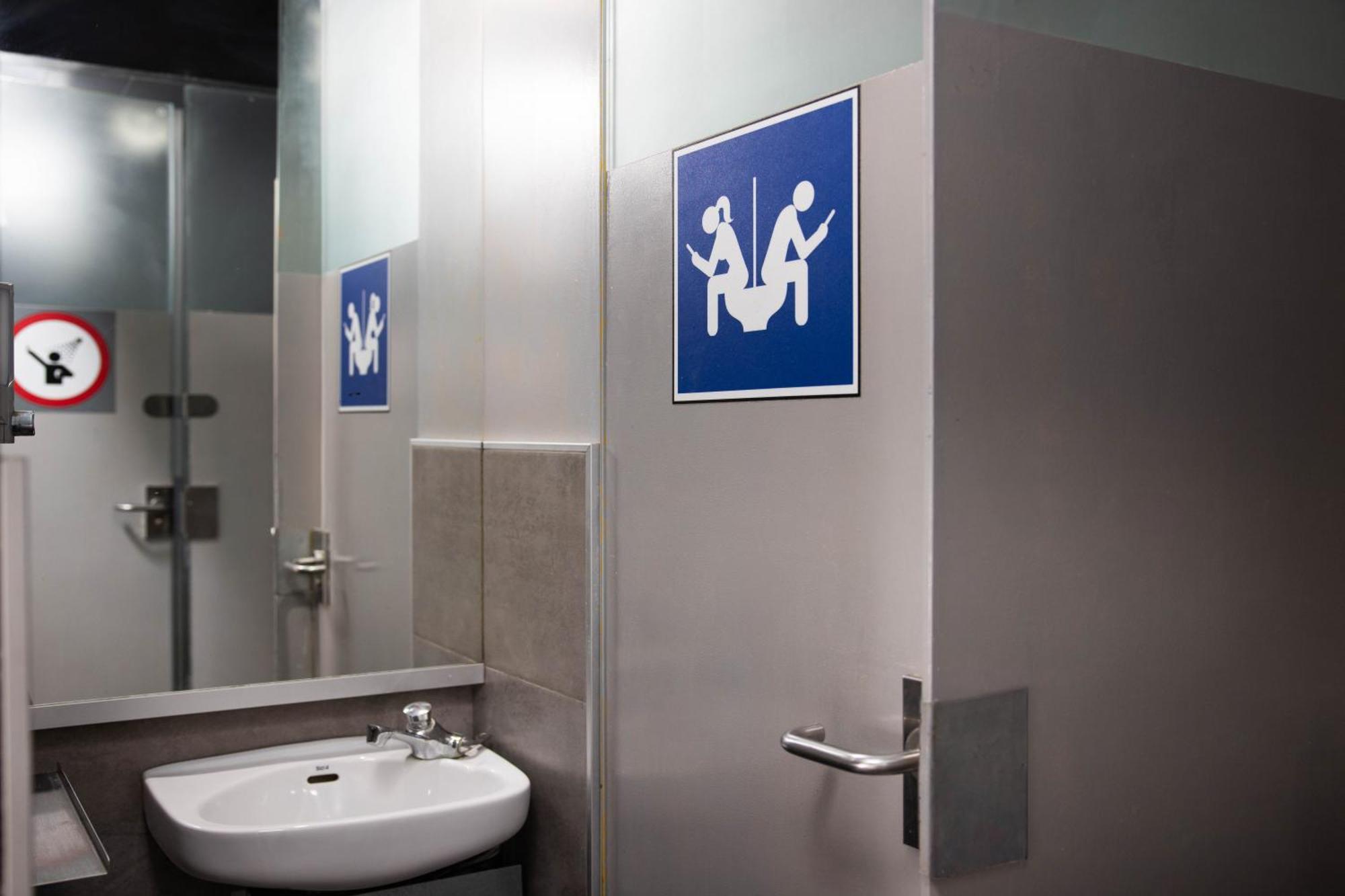 Urbany Bcn Go! Hostel *