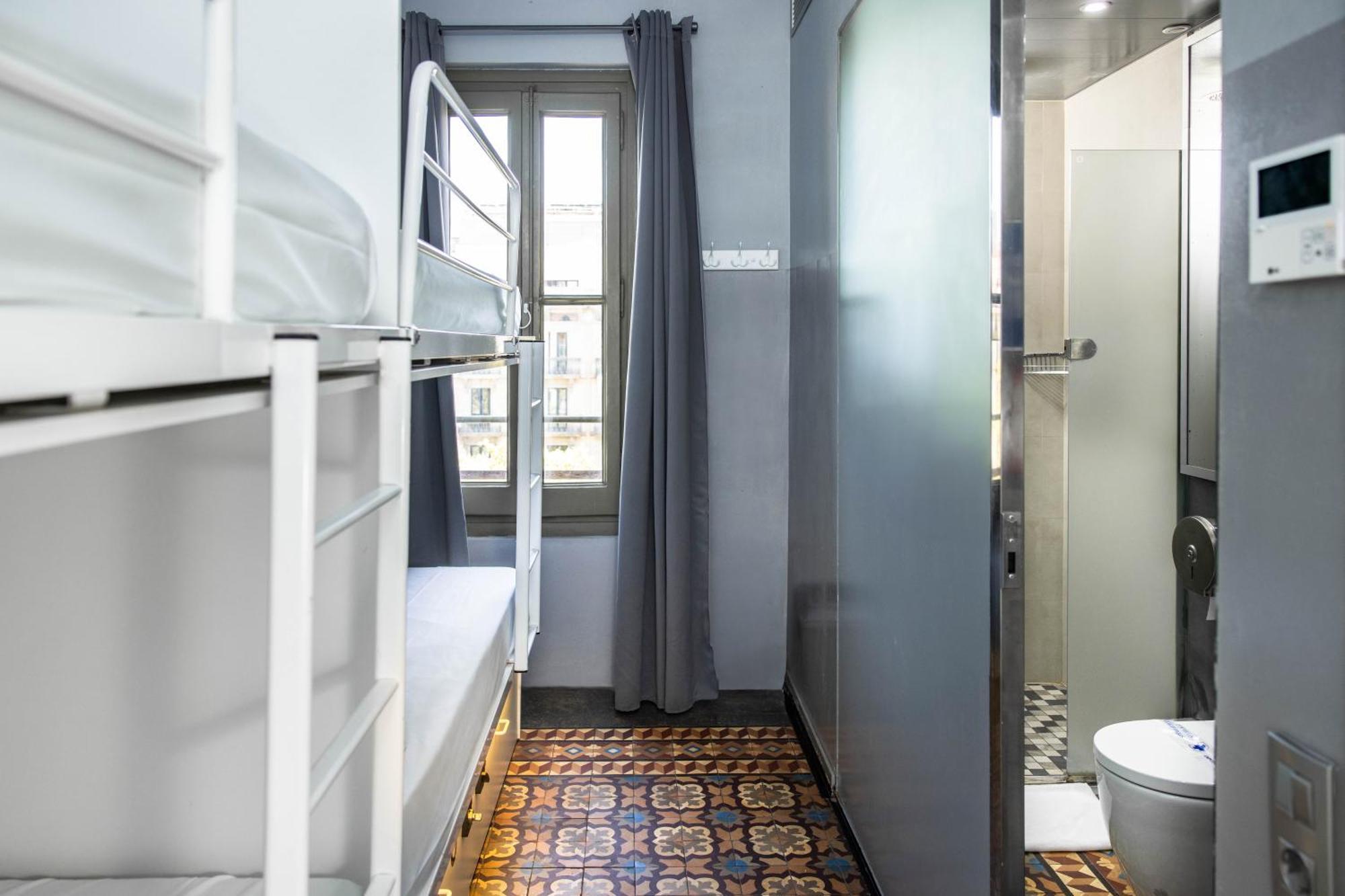 Urbany Bcn Go! Hostel *